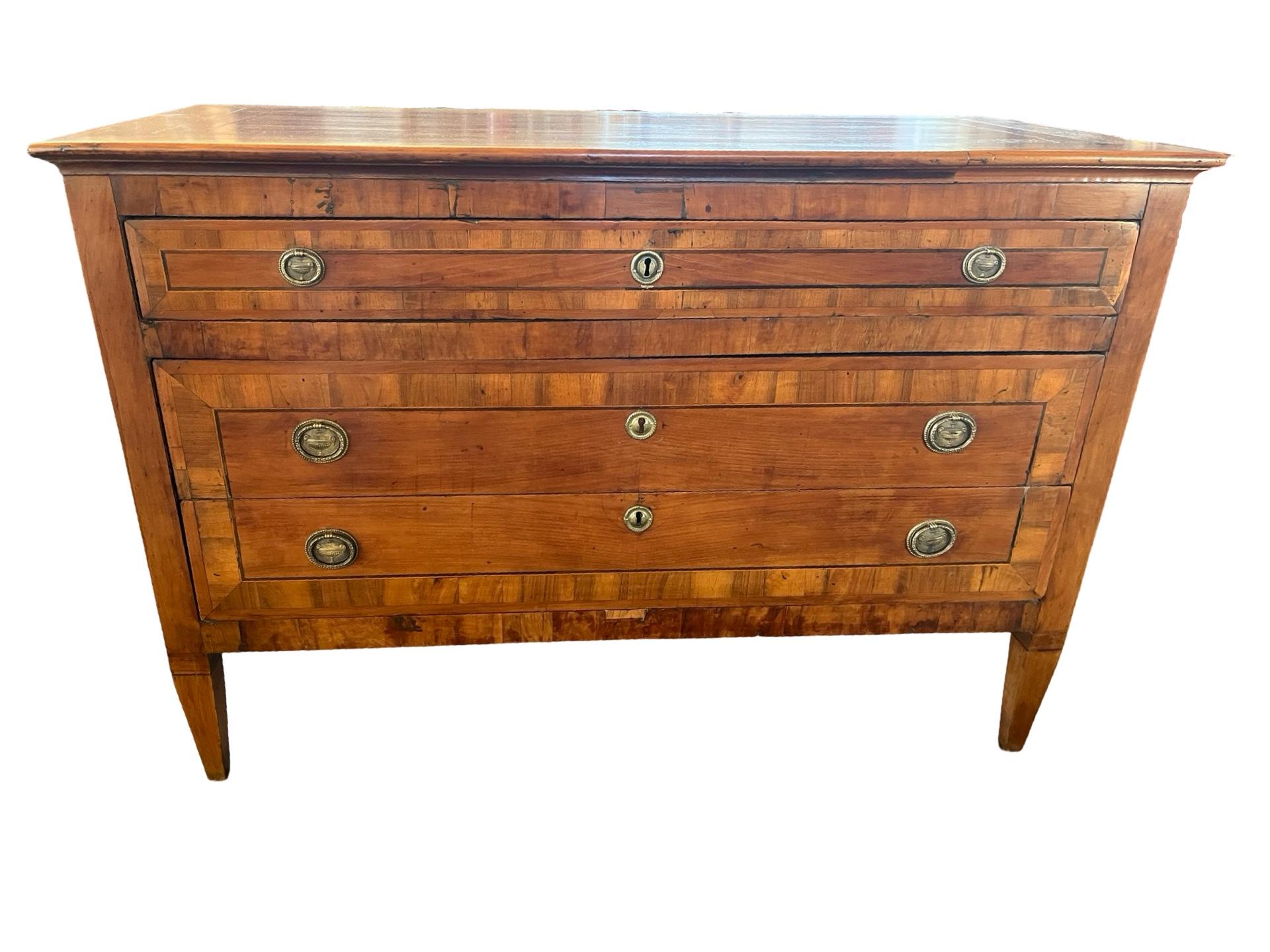 Cerise Commode / commode / commode néoclassique italienne du 18ème siècle en cerisier en vente