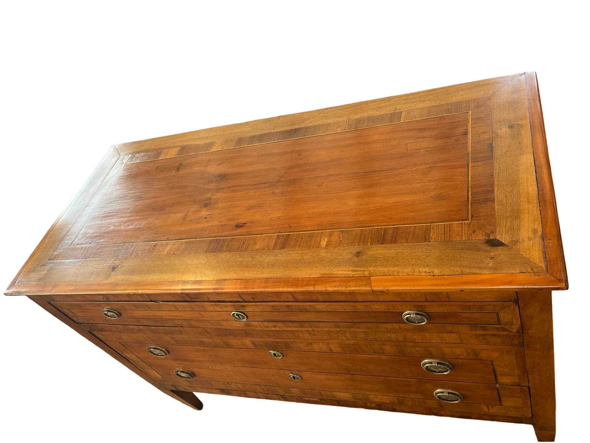 Commode / commode / commode néoclassique italienne du 18ème siècle en cerisier en vente 2