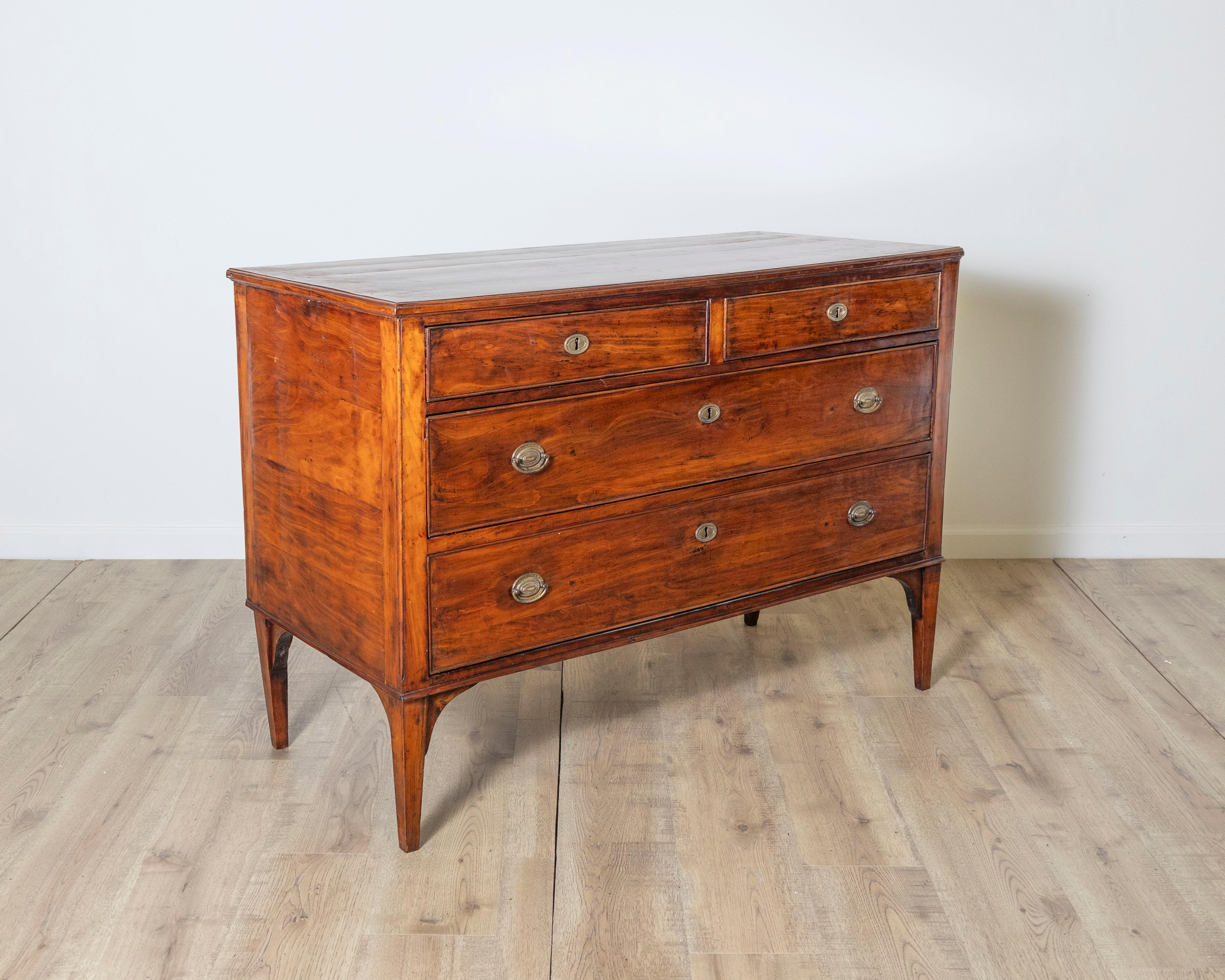 XVIIIe siècle et antérieur Commode italienne du XVIIIe siècle en merisier de Venise en vente