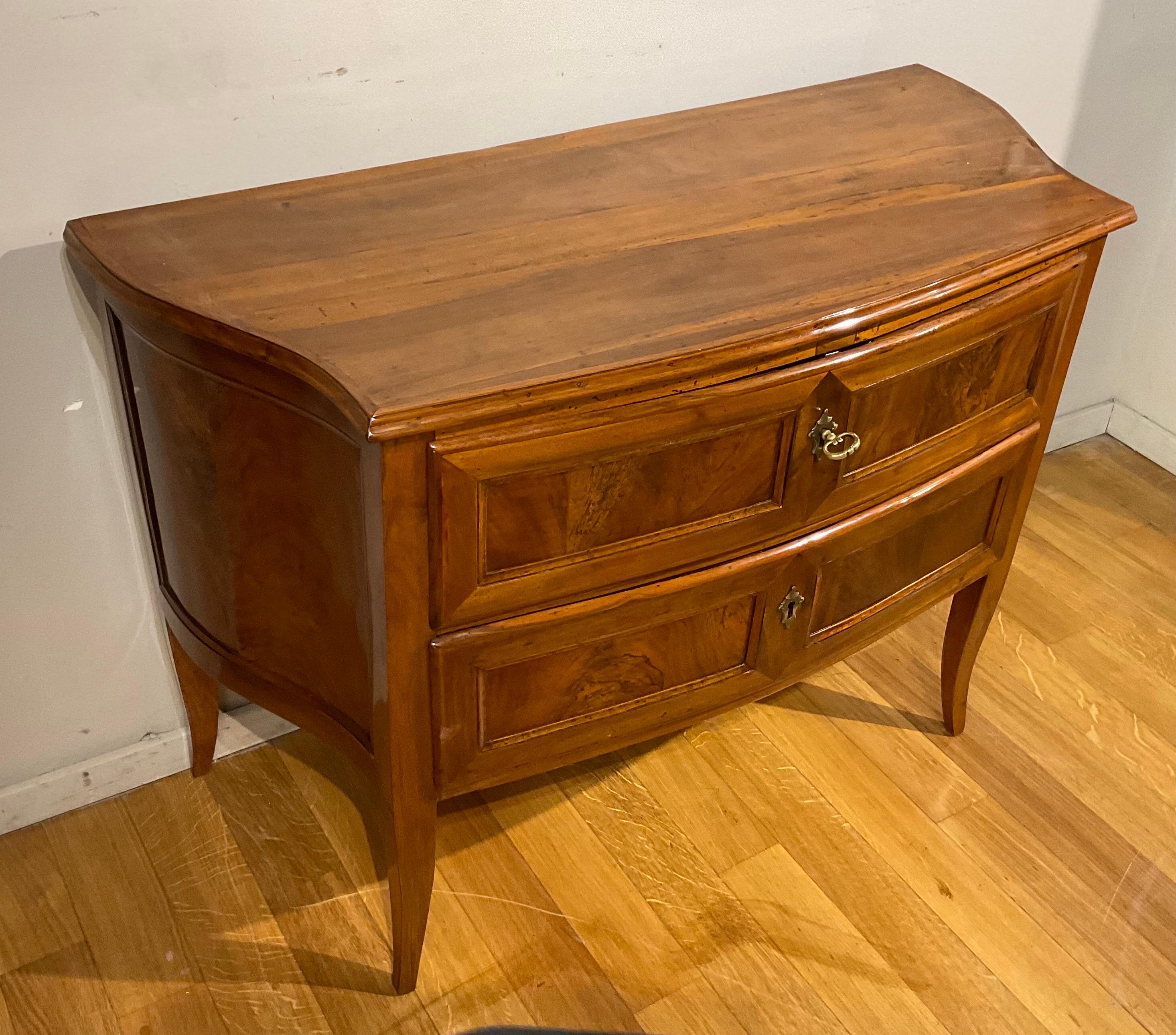 18th Century Italian Chest of Drawers In Good Condition In Firenze, FI