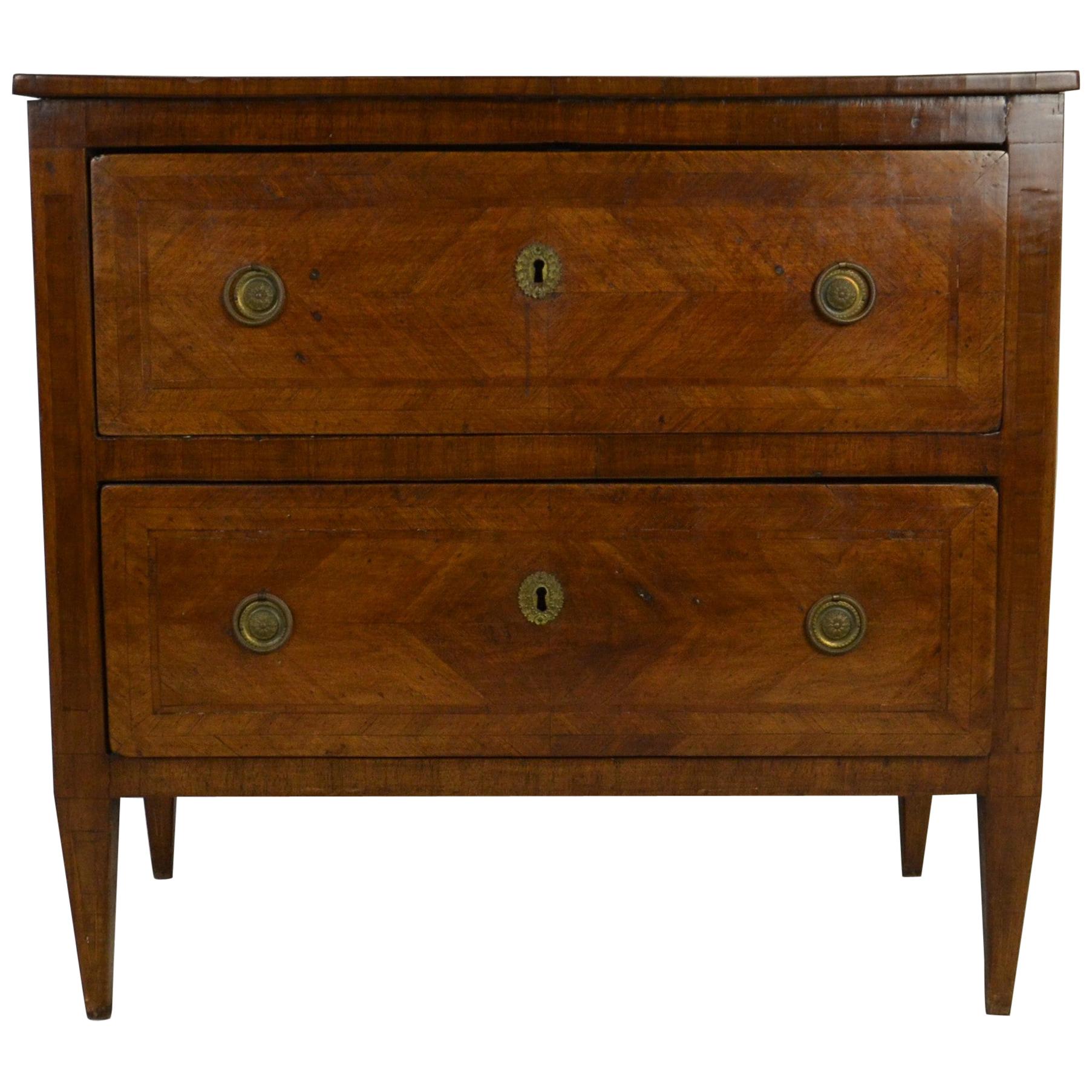 18th Century Italian Chest of Drawers / Commode