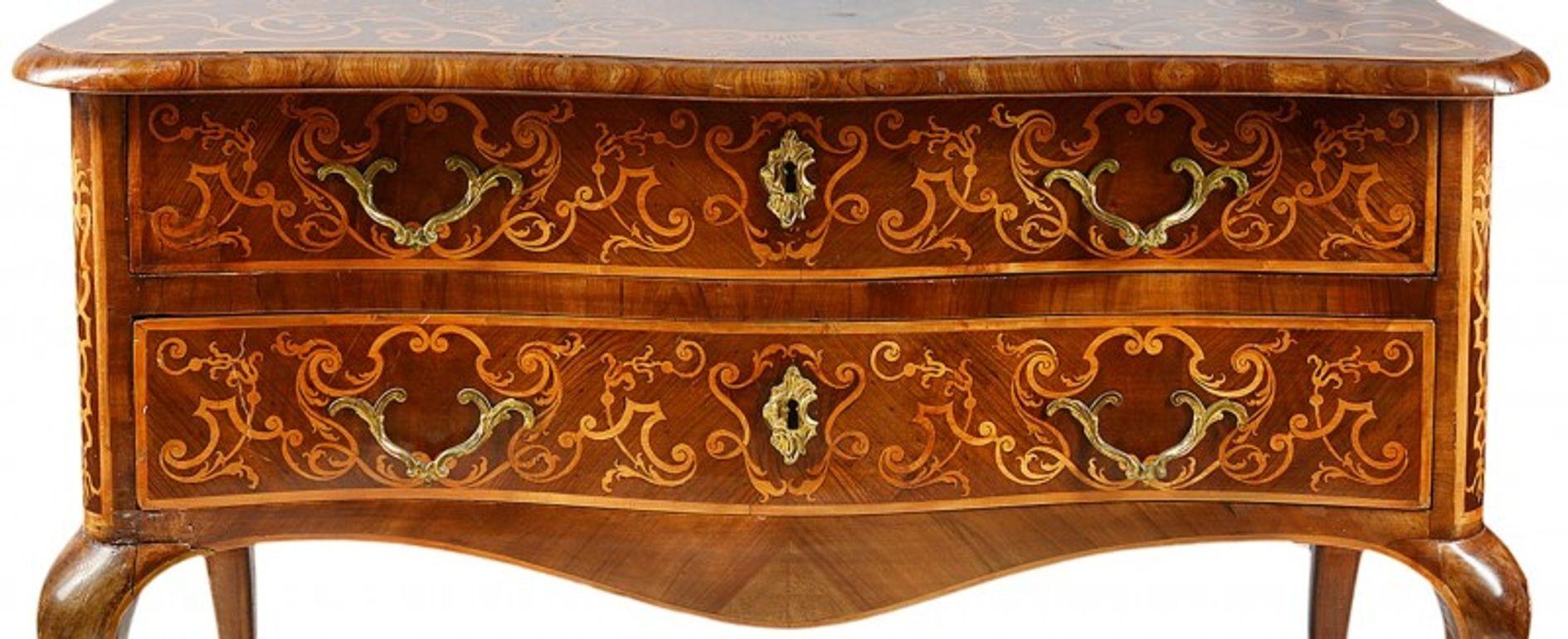 18th Century Italian Commode In Good Condition For Sale In Brighton, Sussex