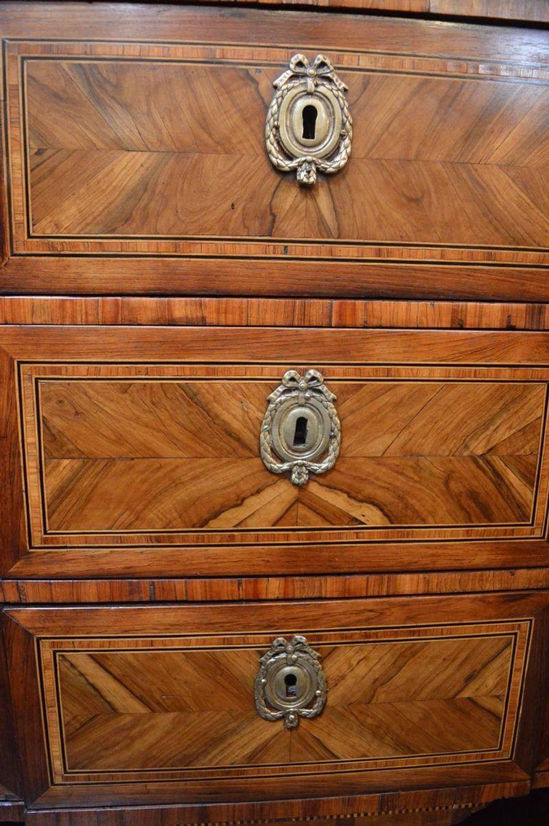 18th Century Italian Commode In Good Condition For Sale In Los Angeles, CA