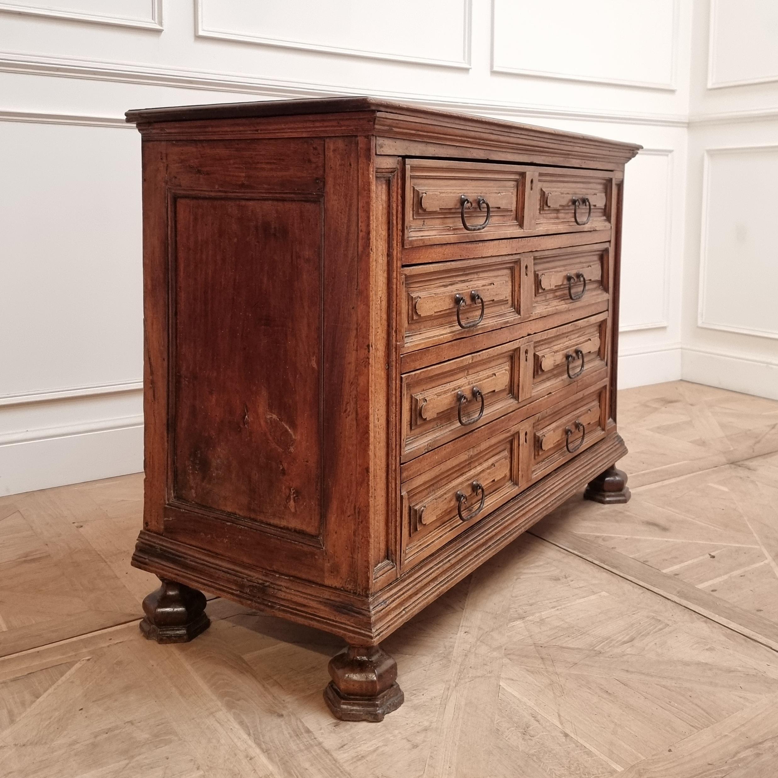 18th Century Italian Commode For Sale 1