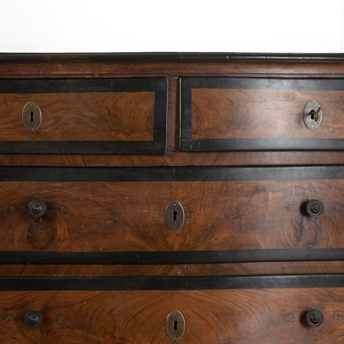Commode italienne du 18e siècle en vente 1
