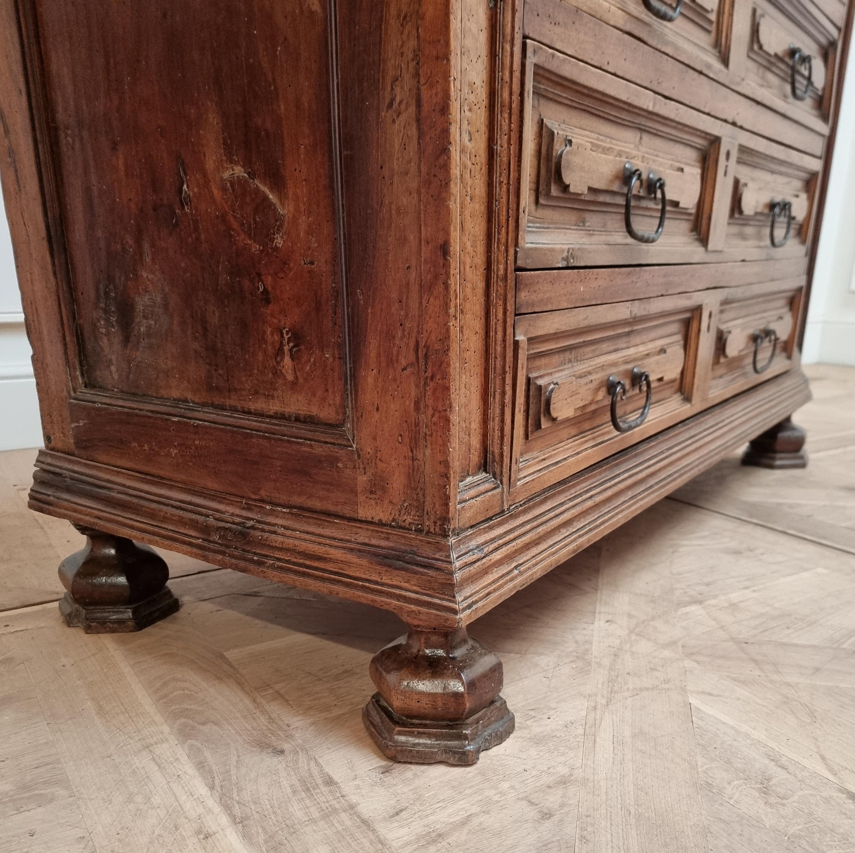 18th Century Italian Commode For Sale 2