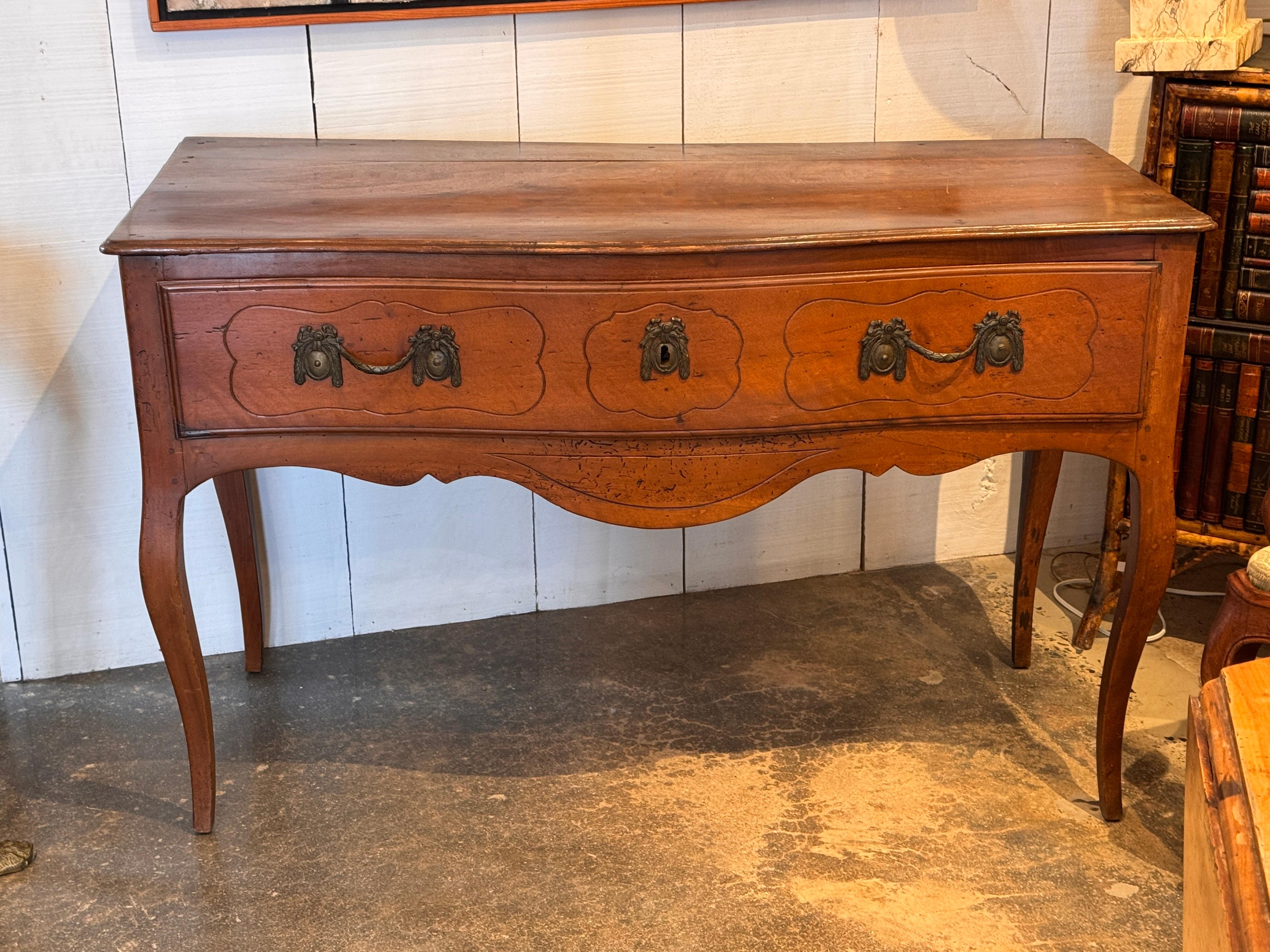 18th century Italian console with a serpentine front, shaped apron, and cabriole legs. The top and apron display graceful proportions typical of Italian craftsmanship of the period. The back shows hand-planed panels with visible tool marks,