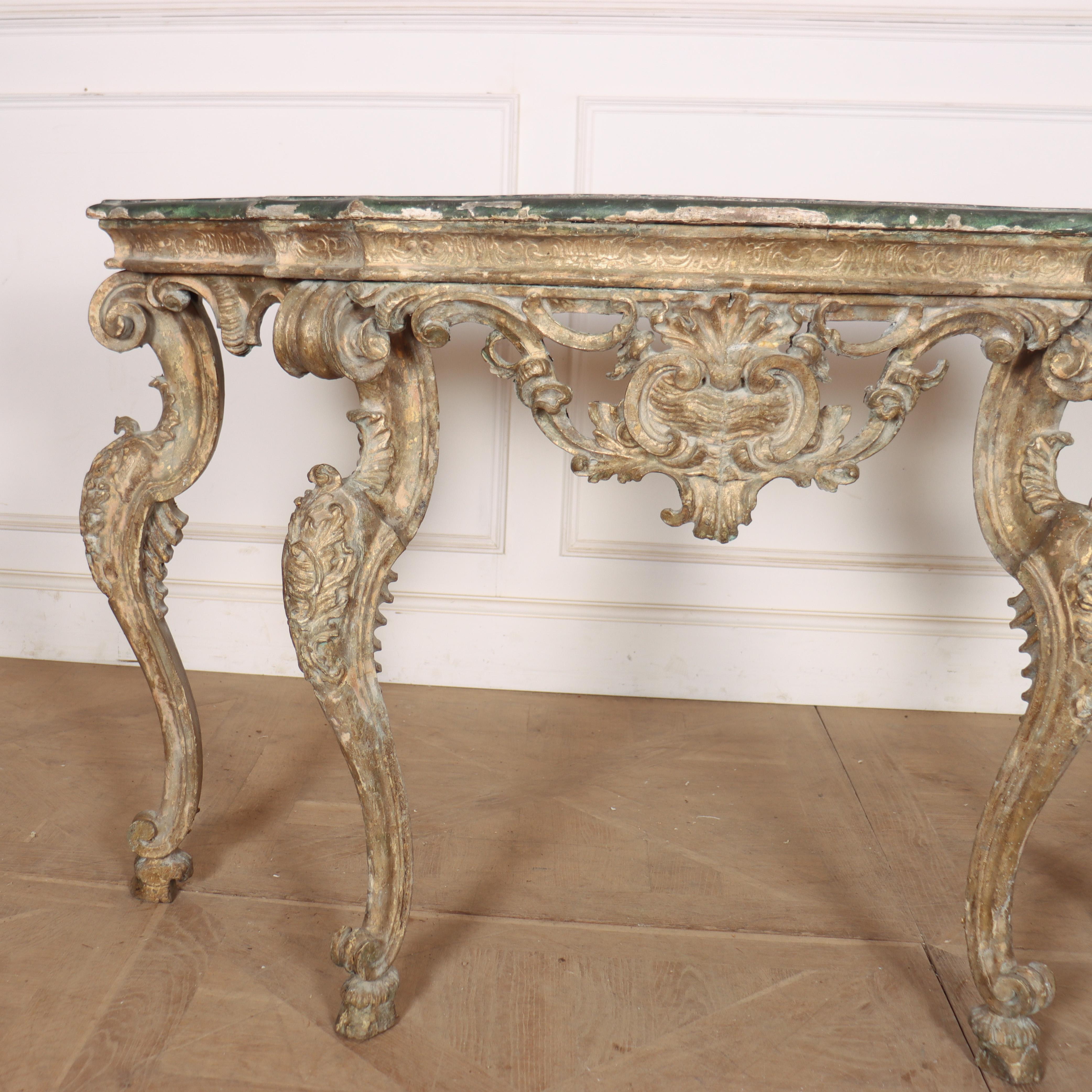 Merveilleuse console italienne en pin sculpté du 18ème siècle avec peinture d'origine. 1780.

Code : 8776

Dimensions :
W: 52