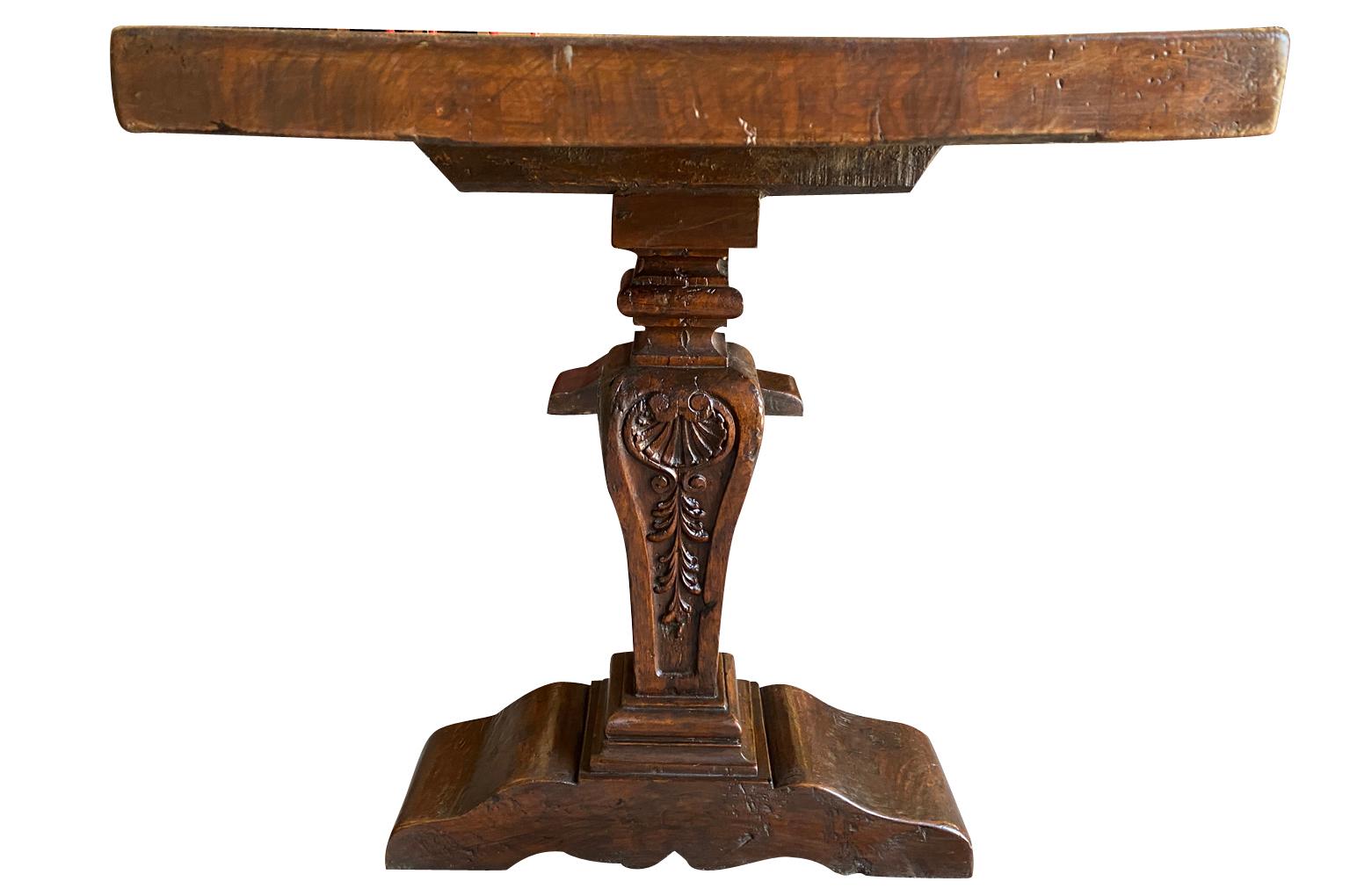 Noyer Table console italienne du 18e siècle en vente