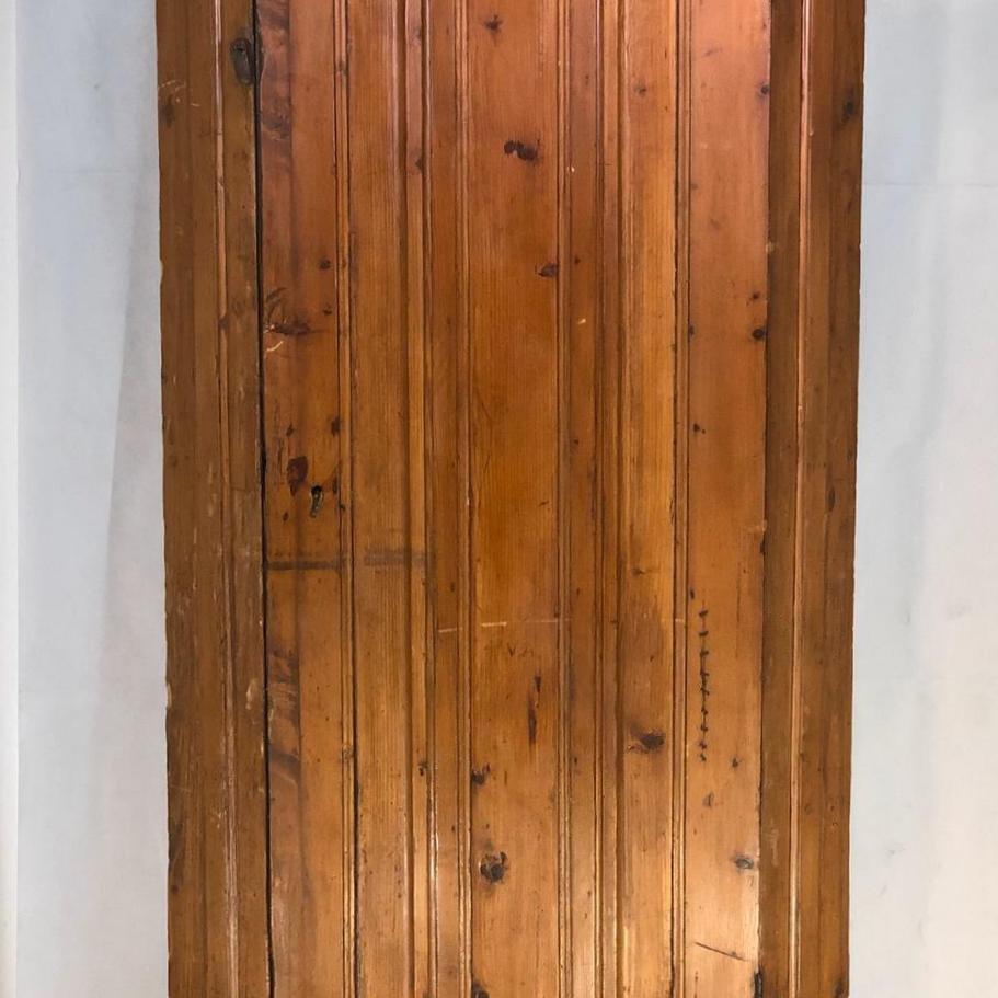 Hand-Crafted 18th Century Italian Corner in Solid Wood For Sale