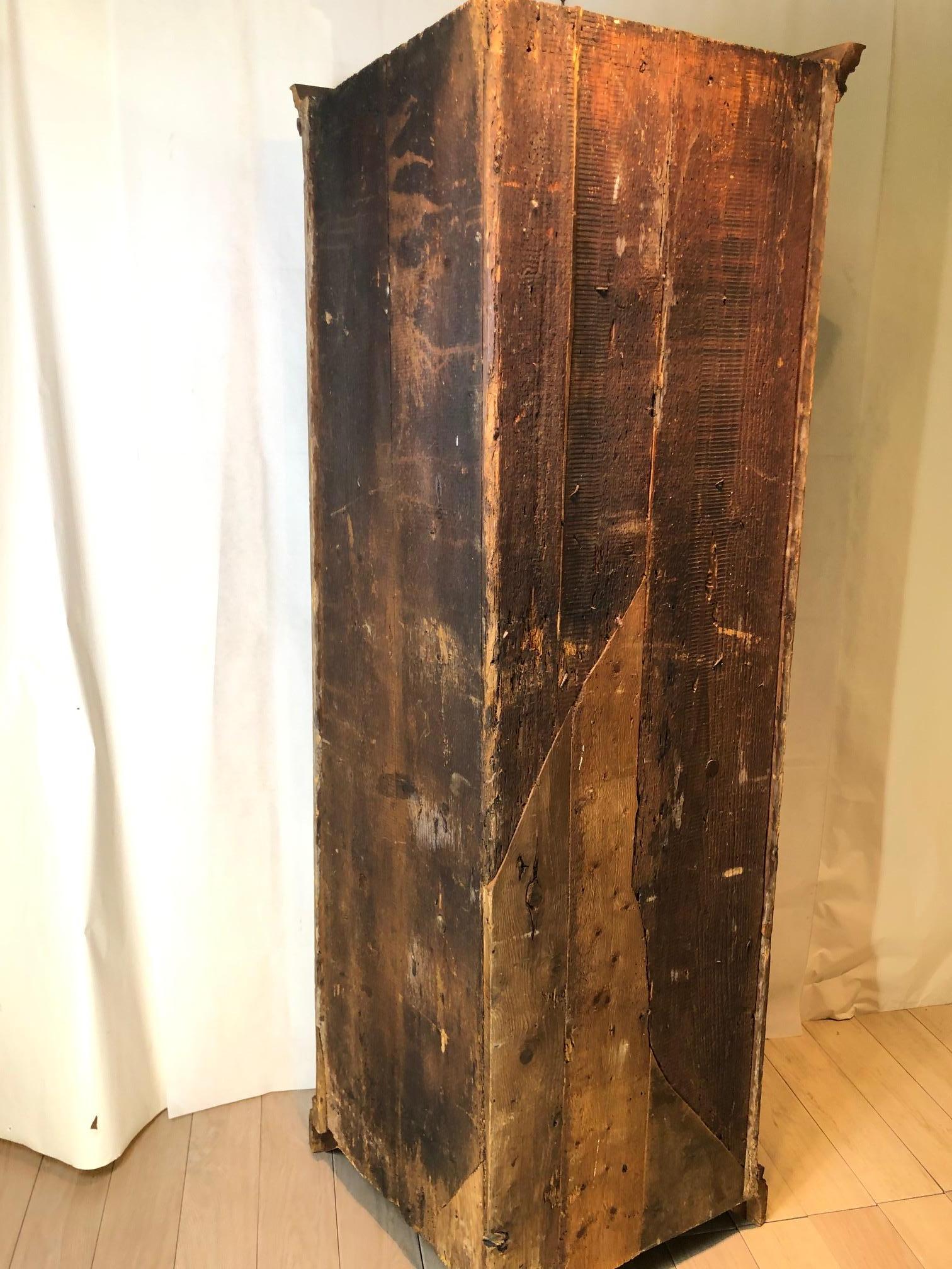 18th Century Italian Corner in Solid Wood For Sale 1