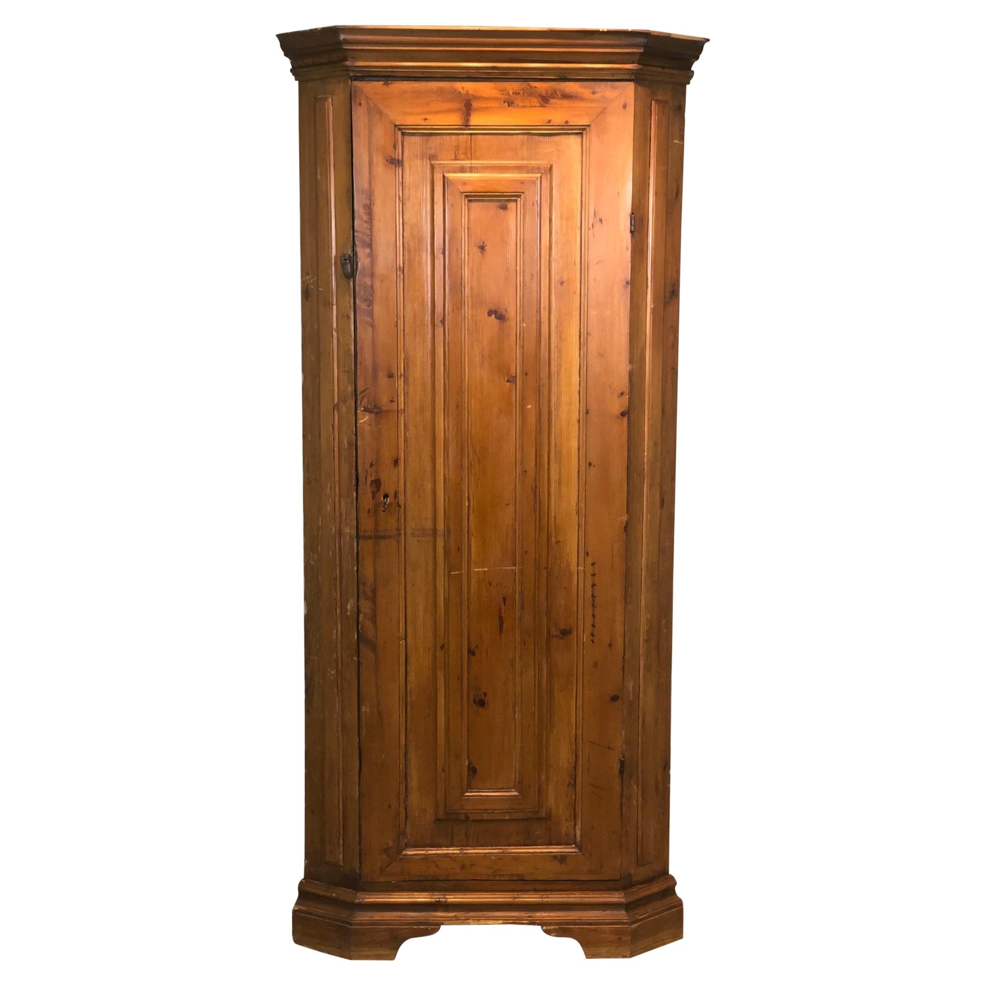 18th Century Italian Corner in Solid Wood For Sale