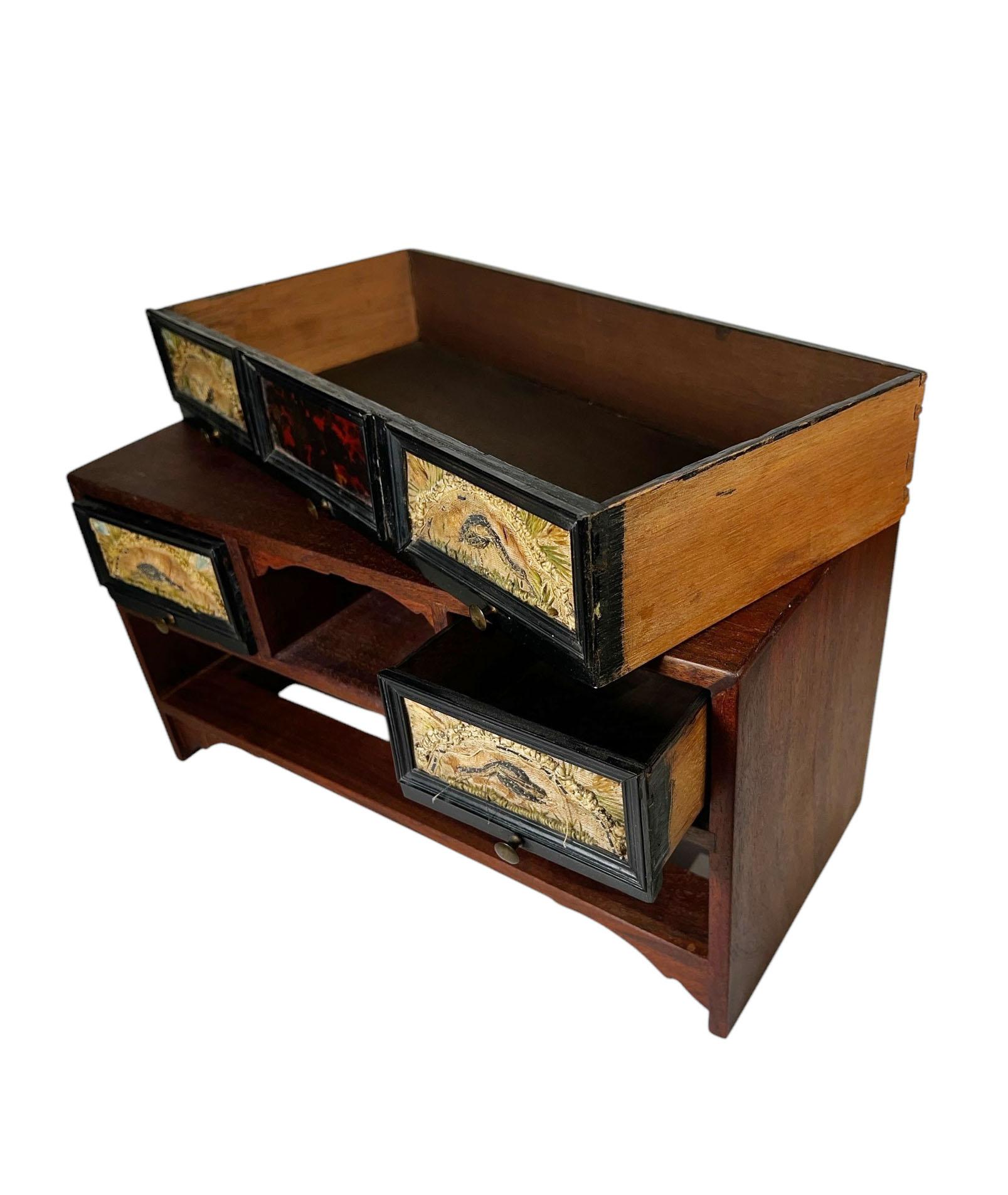 Armario decorativo italiano del siglo XVIII Italiano en venta