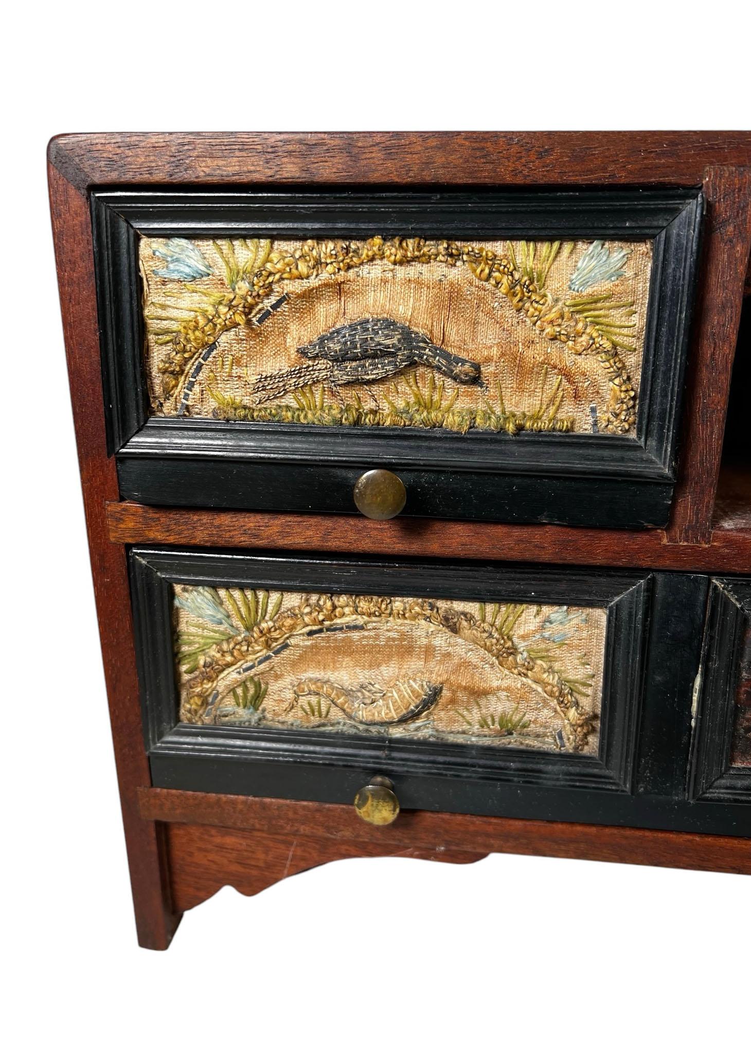Armario decorativo italiano del siglo XVIII en Bueno estado para la venta en Dallas, TX
