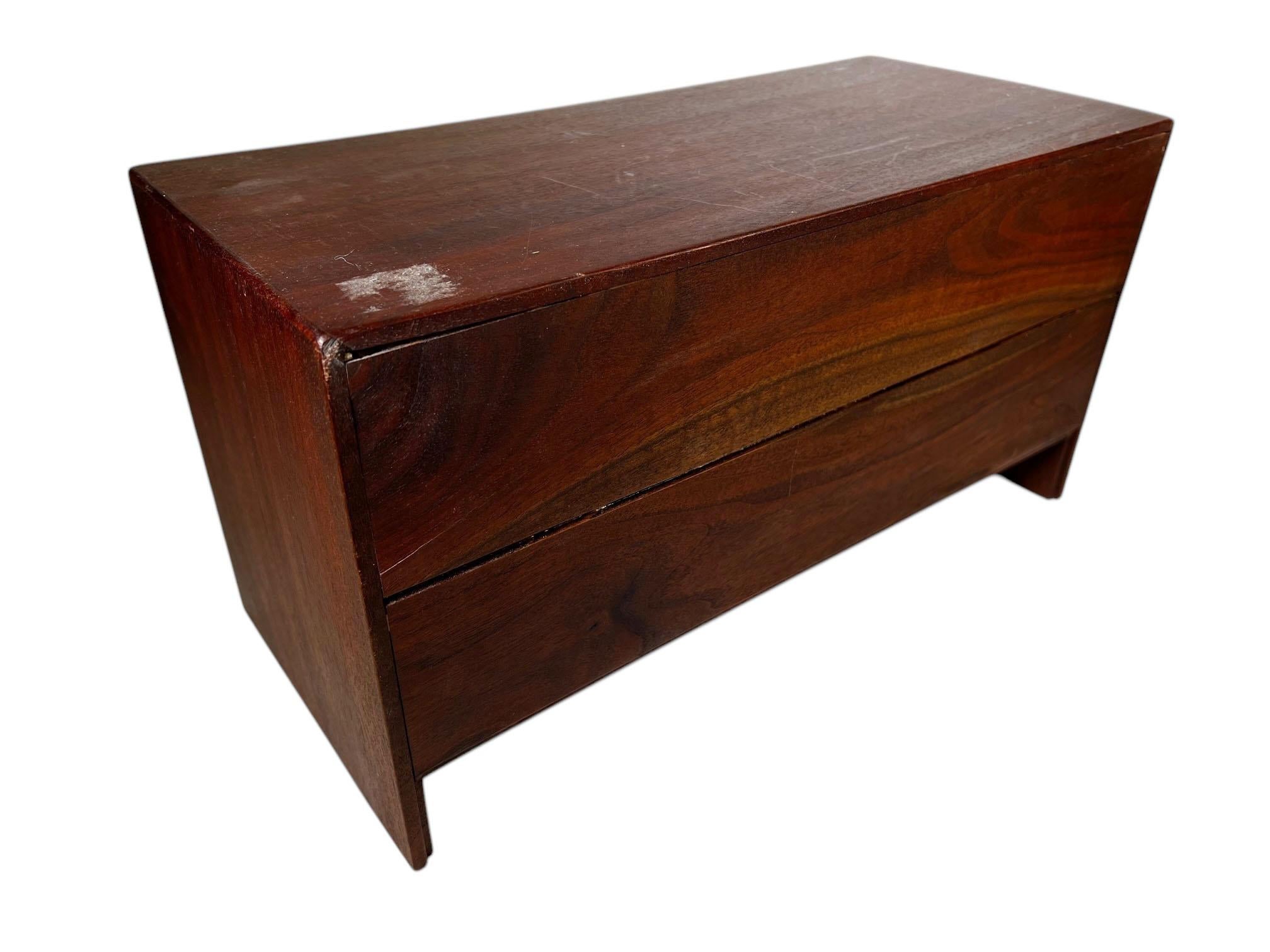 Armario decorativo italiano del siglo XVIII en venta 1