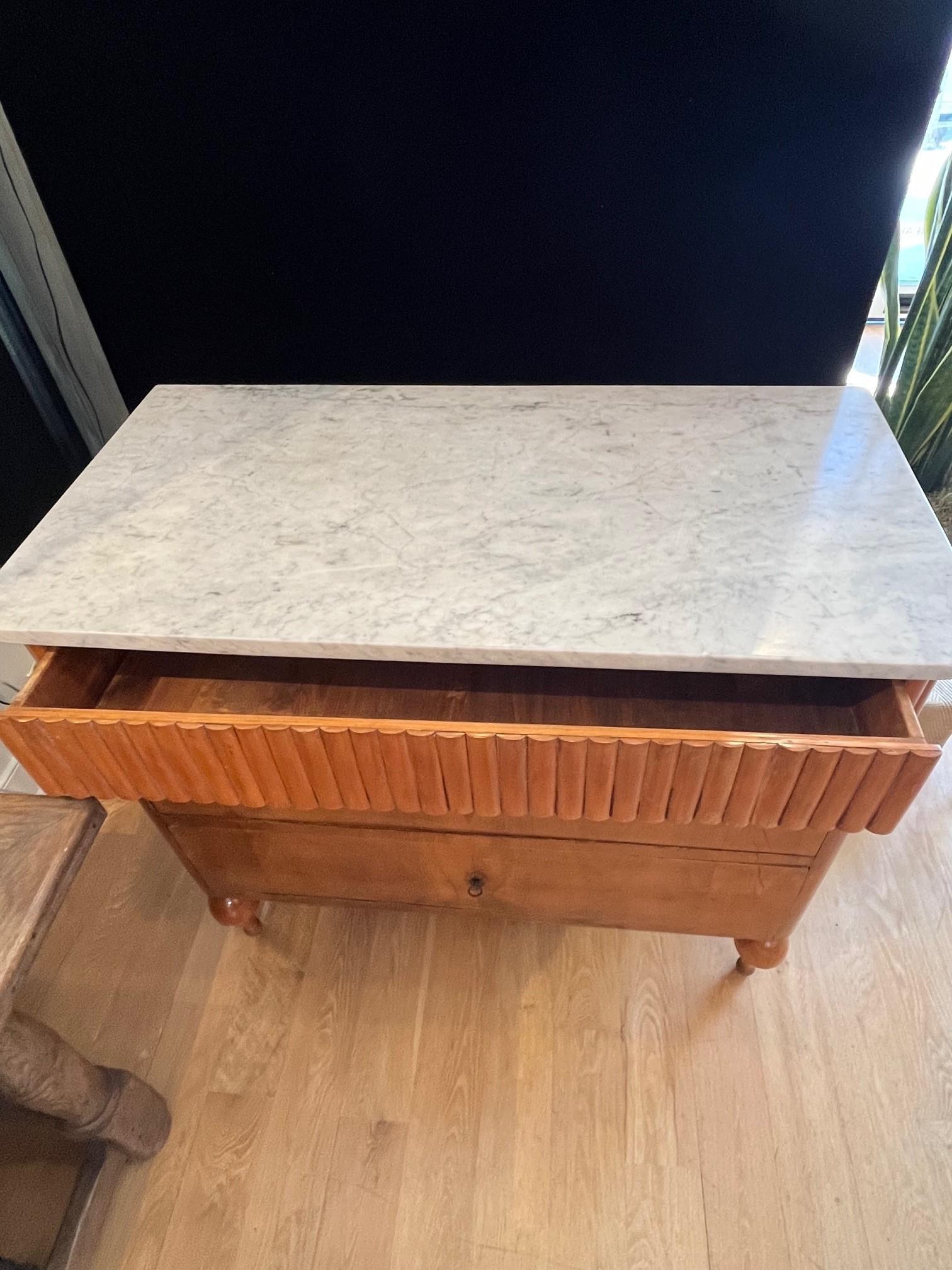 18th Century Italian Directoire Cesarone Three Drawers Chest with White Marble Top, Antique Pie Crust Fluted Edge Detail Commode or Chest with Marble Top