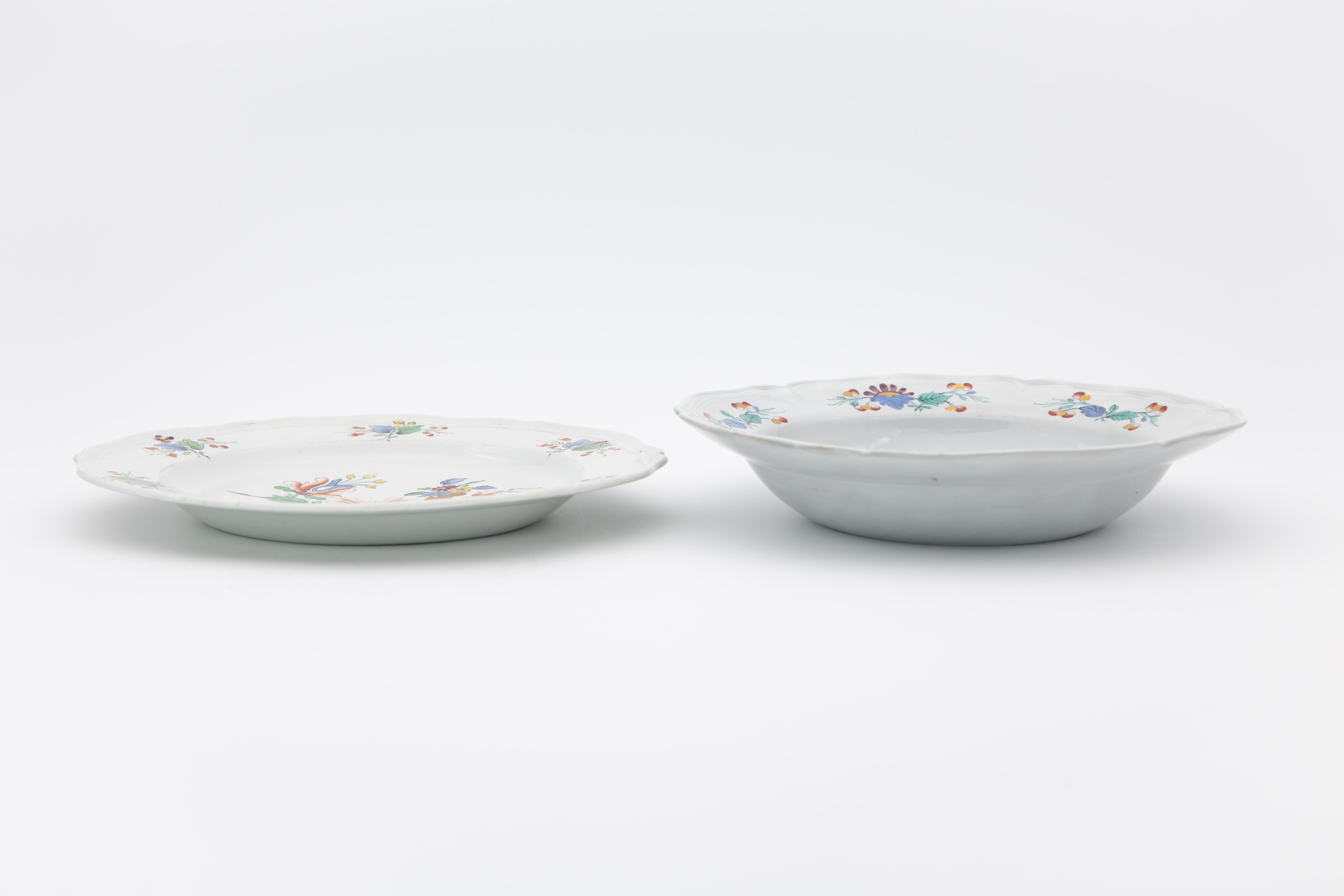 XVIIIe siècle Service de table en porcelaine Doccia italienne du 18e siècle en vente