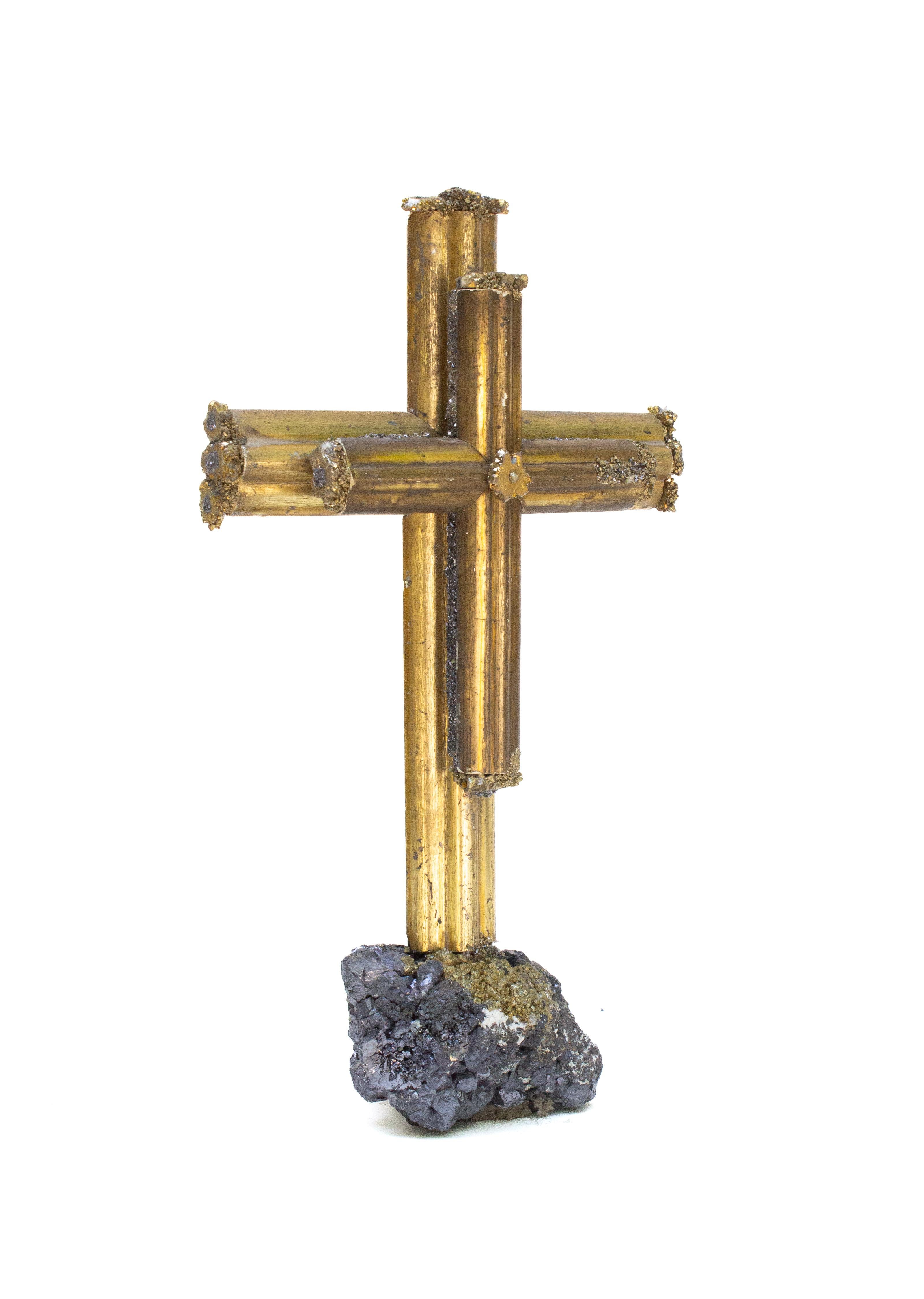 Cruz italiana del siglo XVIII de doble montura sobre hematites con inclusiones de pirita Tallado a mano en venta