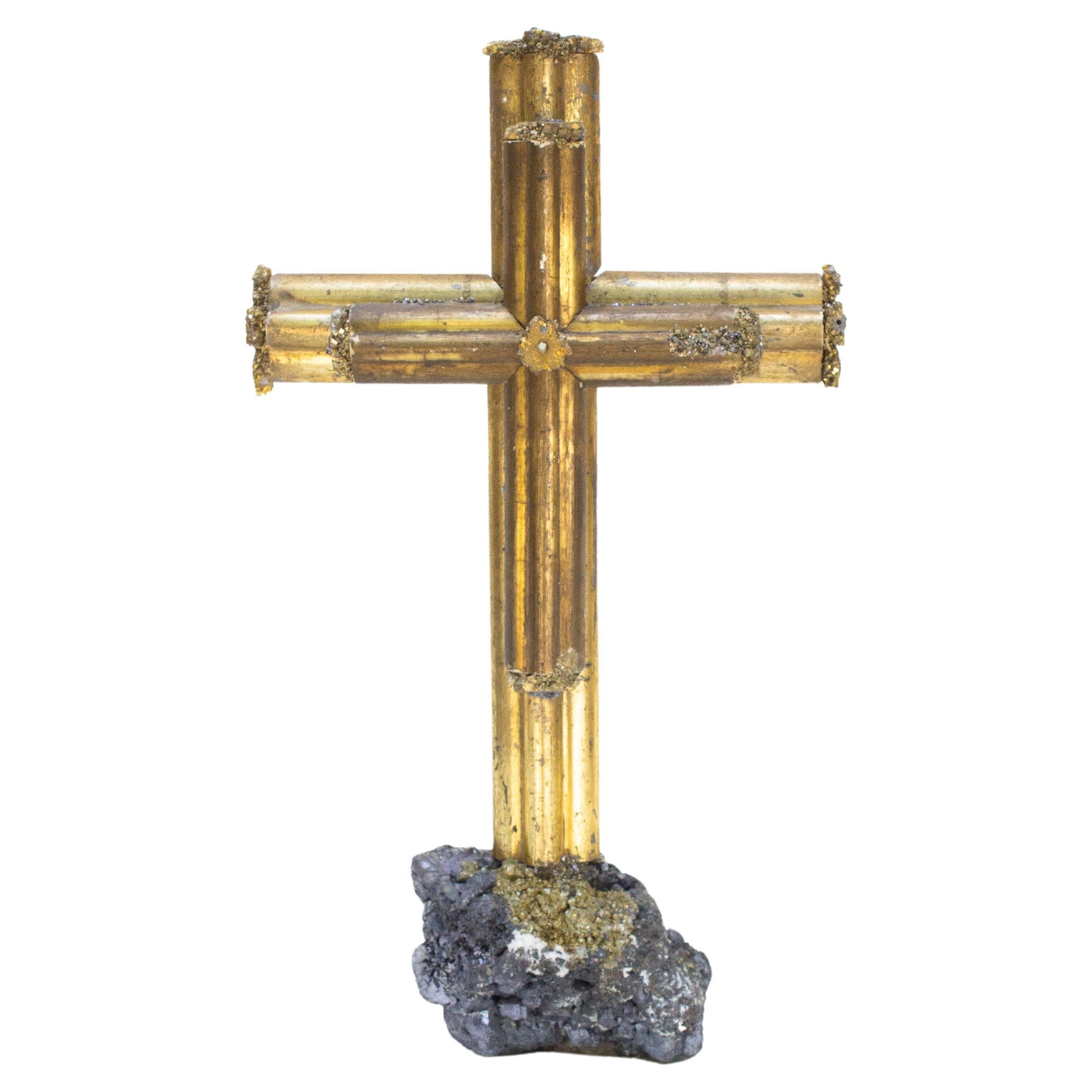 Cruz italiana del siglo XVIII de doble montura sobre hematites con inclusiones de pirita