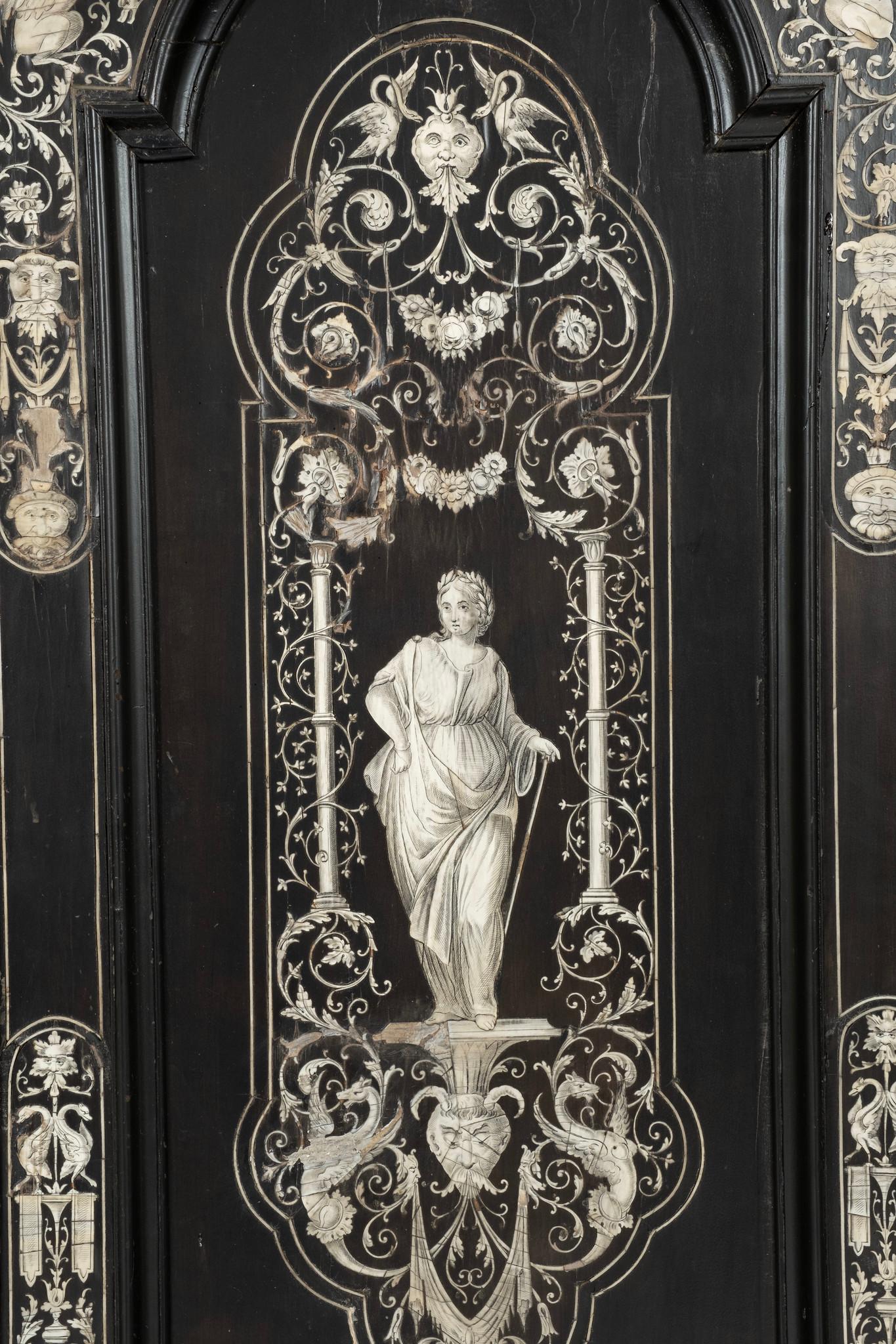 Cabinet de collection italien du 18e siècle en marqueterie ébonisée en vente 10
