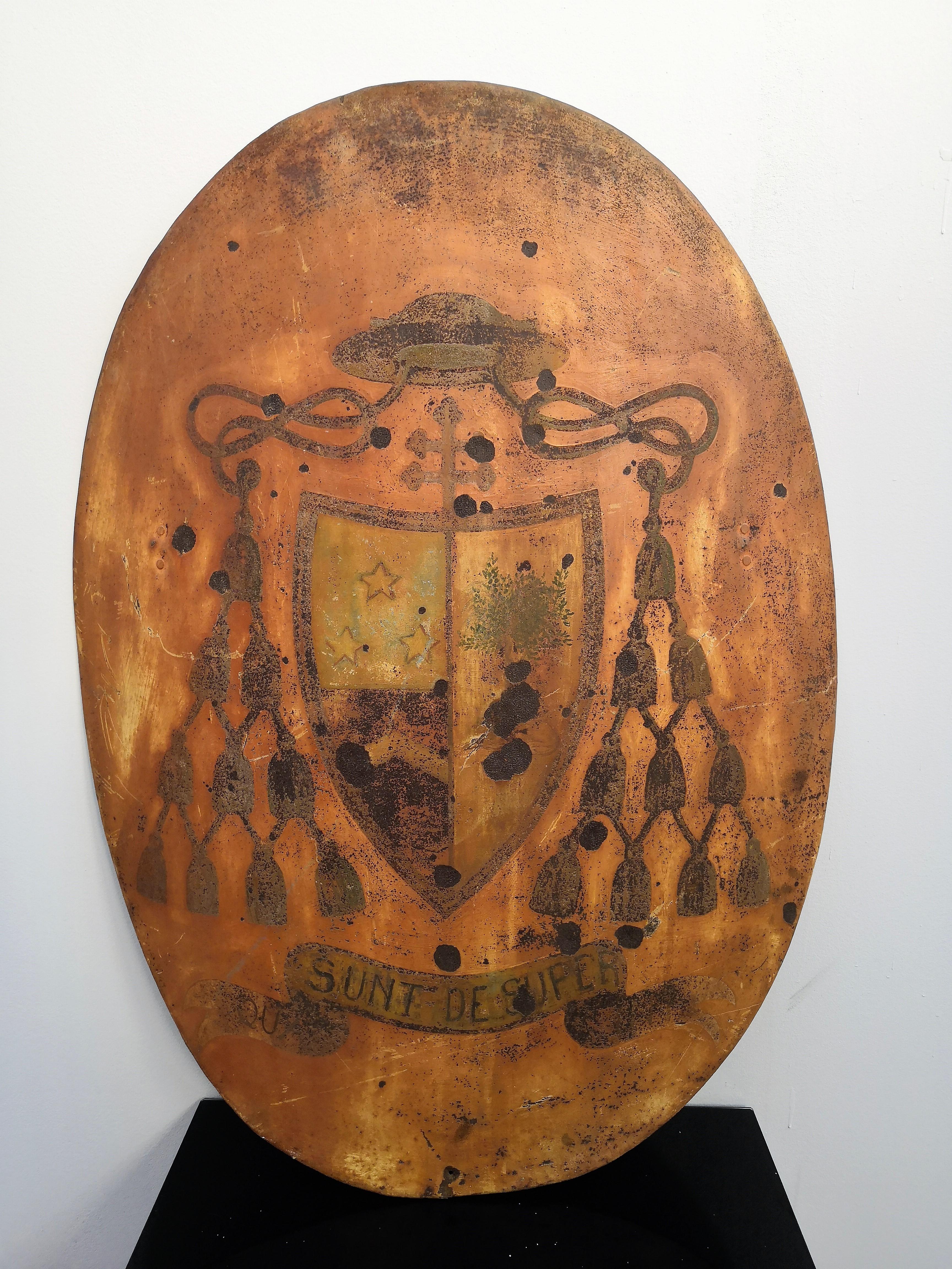 18th Century Italian Ecclesiastical Coat of Arms Painted on Convex Wrought Iron In Fair Condition In Carimate, Como