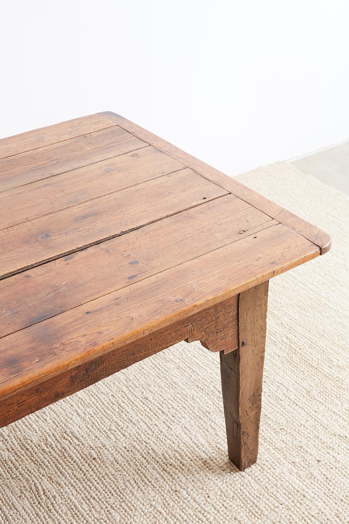 18th Century Italian Farm Table or Work Table In Distressed Condition In Rio Vista, CA