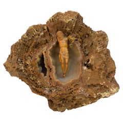 Italienische Christusfigur aus Achatkoralle mit naturbelassenem Kupfer aus dem 18. Jahrhundert