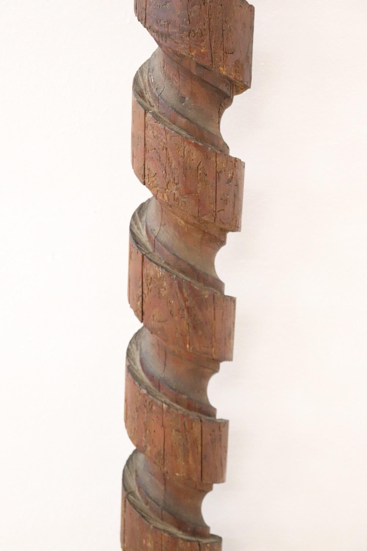 Paar geschnitzte Säulen aus italienischem Firholz aus dem 18. Jahrhundert (Spätes 18. Jahrhundert)