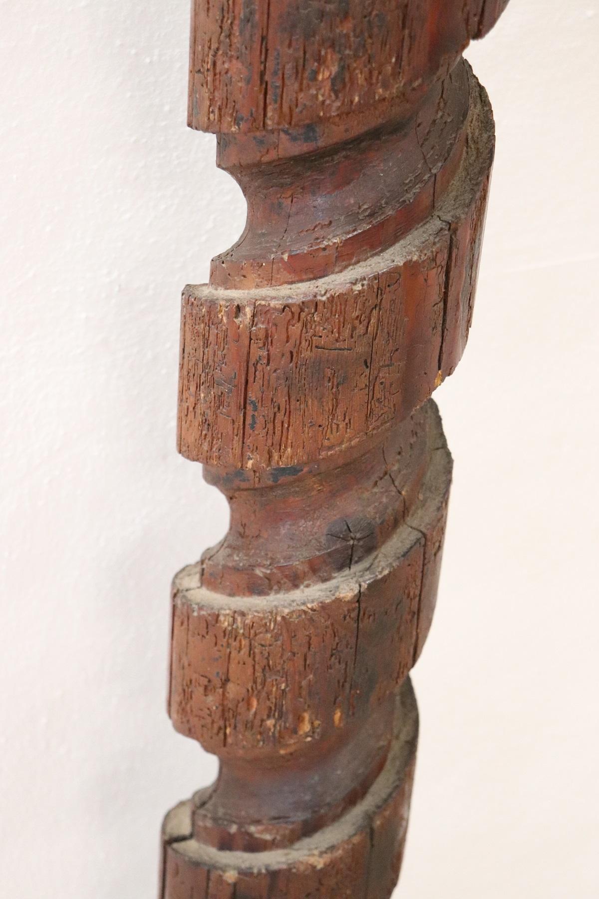 Paar geschnitzte Säulen aus italienischem Firholz aus dem 18. Jahrhundert 2
