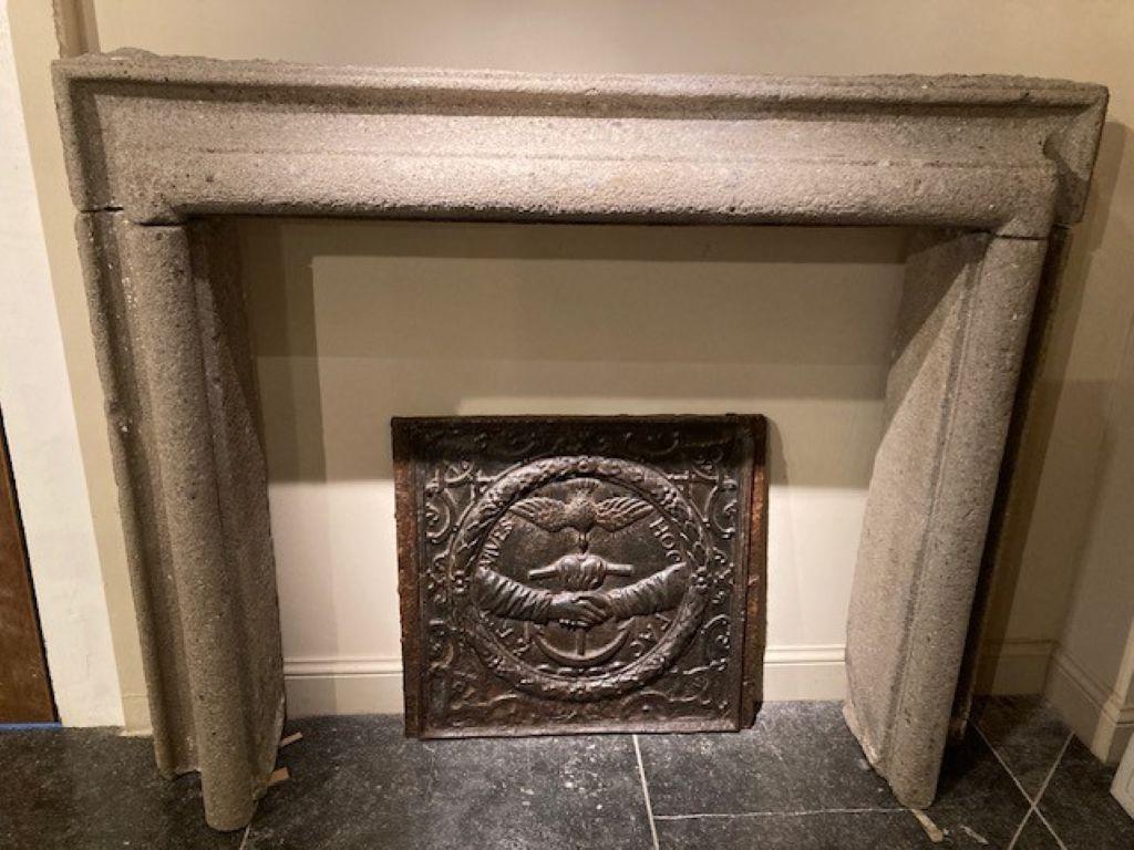 Very stylish Italian fireplace mantel, made in volcanic stone and dating from the 18th century.
Inside dimensions : 129cm wide and 119cm high
