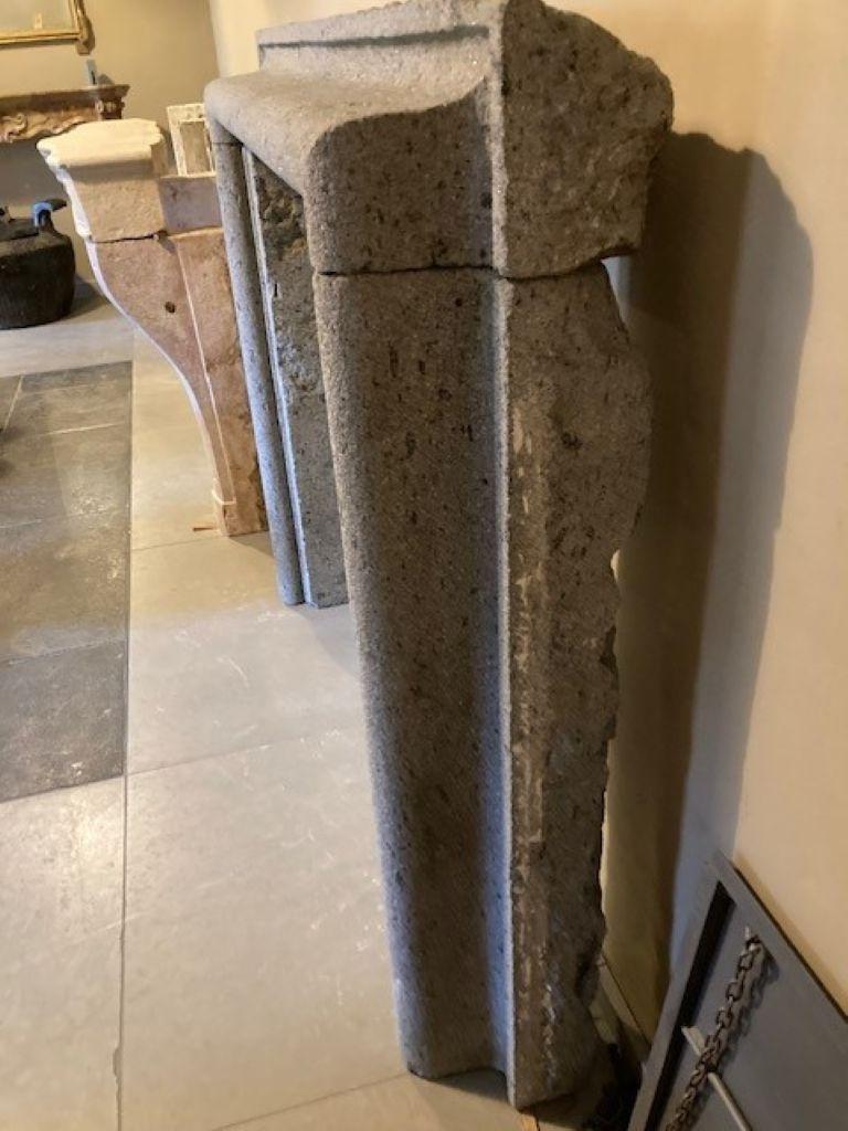 18th Century Italian Fireplace Mantel in Volcanic Stone For Sale 3