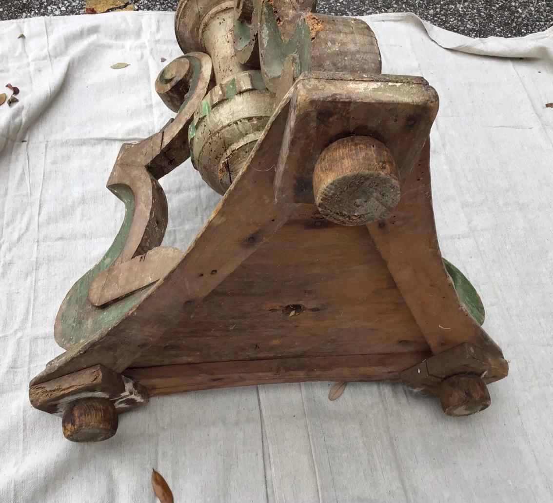 Italienische Stehleuchte mit Klappdeckel aus dem 18. Jahrhundert im Zustand „Gut“ im Angebot in Bradenton, FL