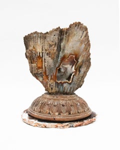 Base frammentaria italiana del 18° secolo con corallo agato su una fetta di agata