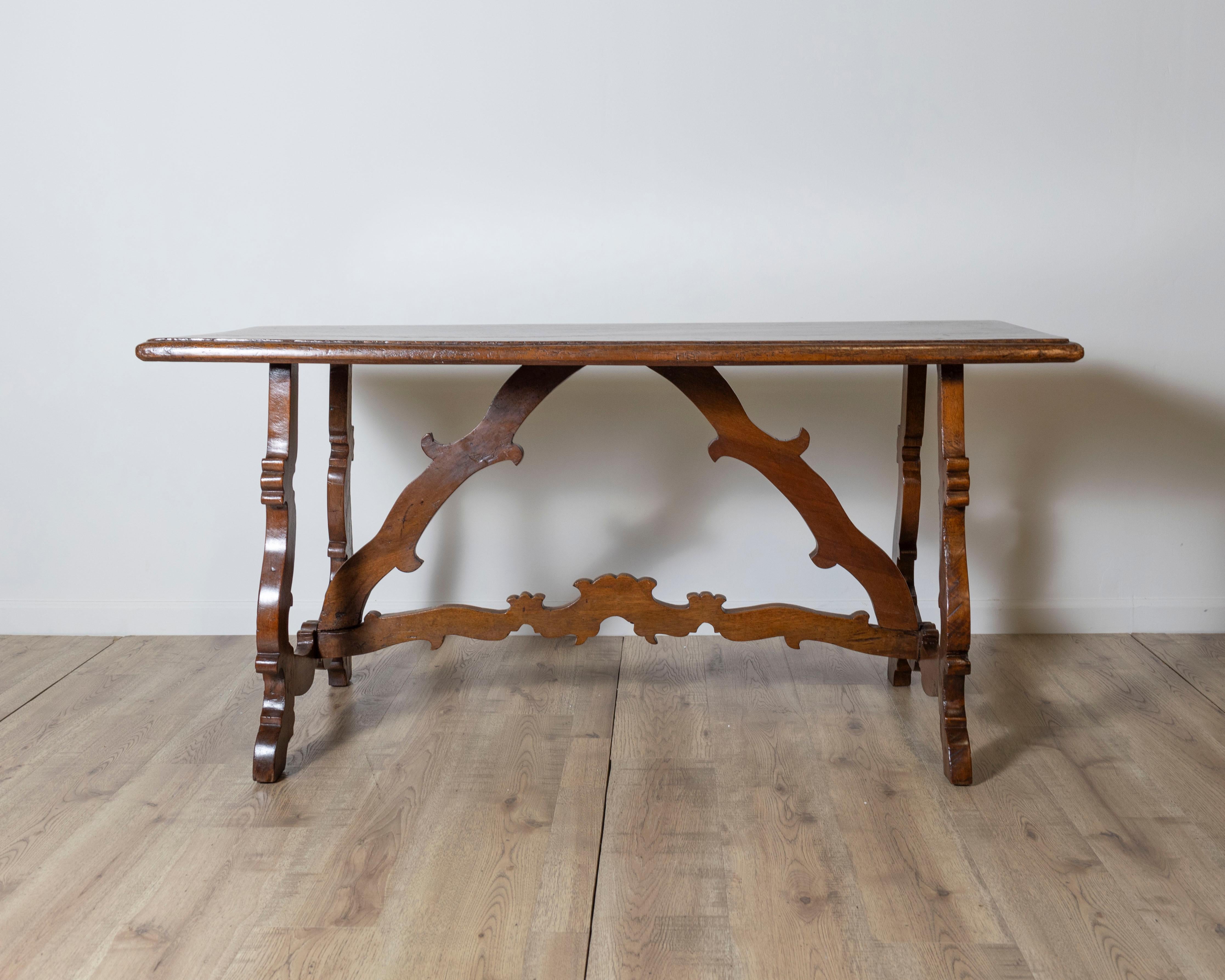 Noyer Table Fratino italienne du 18e siècle en vente