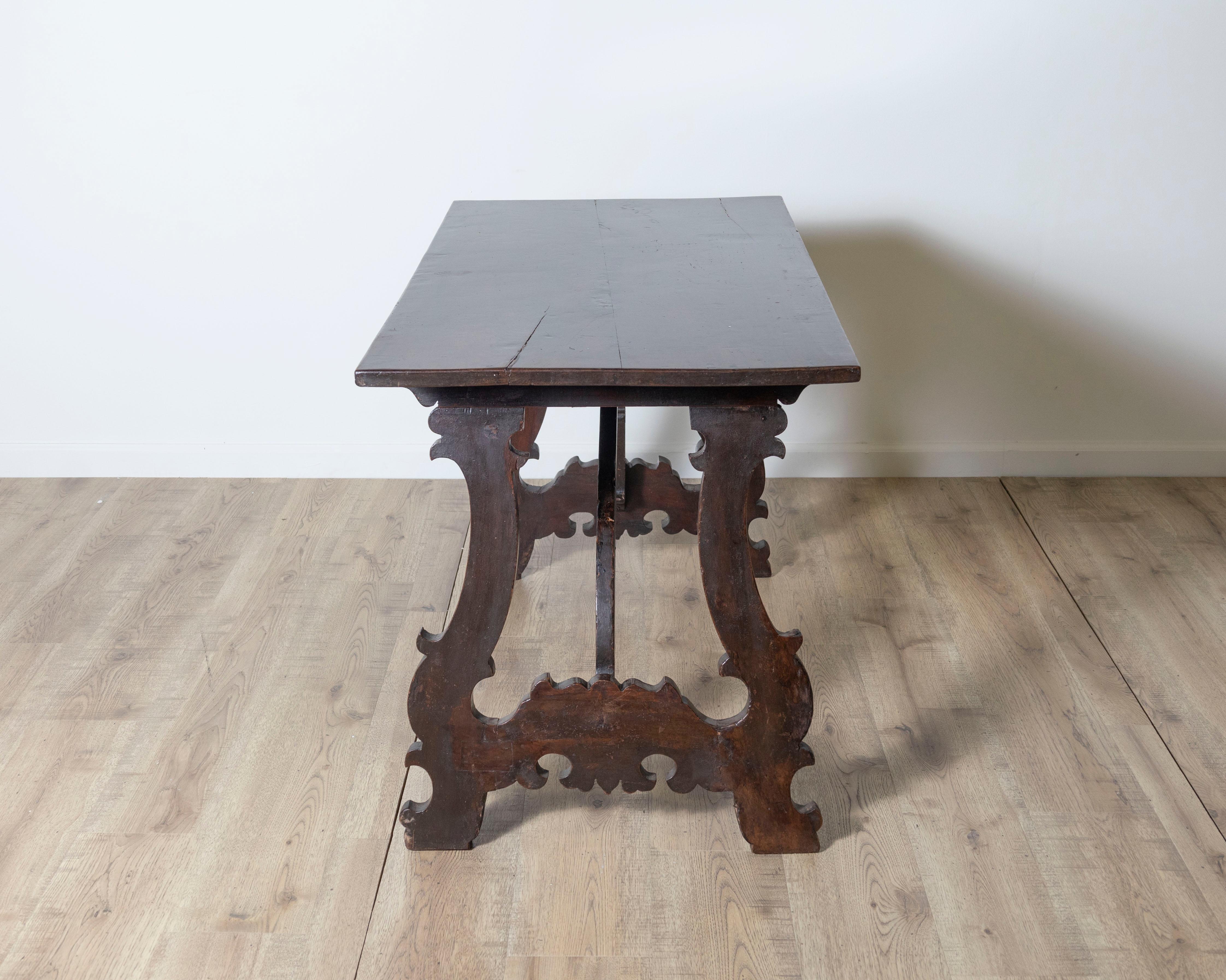 Walnut 18th Century Italian Fratino Table For Sale