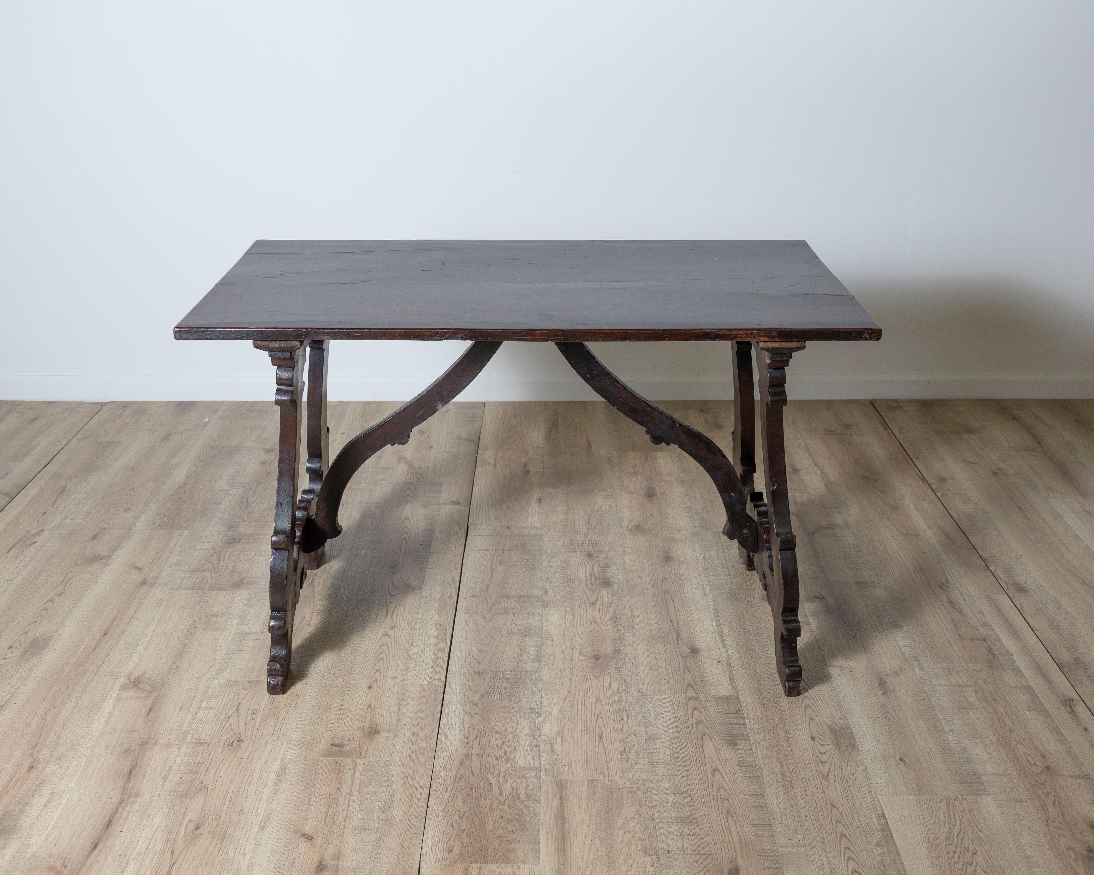 18th Century Italian Fratino Table For Sale 3