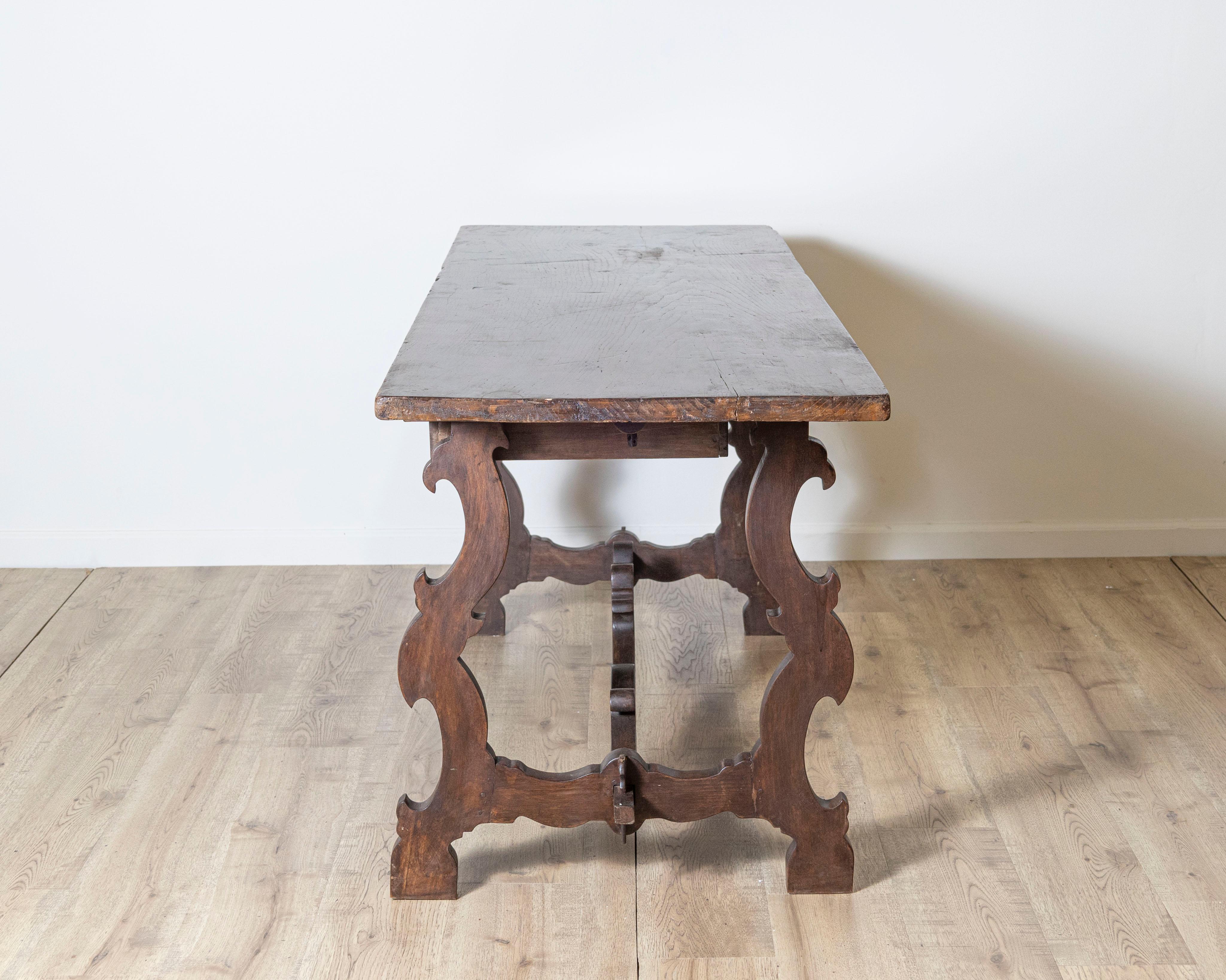 Table Fratino italienne du 18e siècle avec plateau en châtaignier et bas du 19e siècle en vente 1