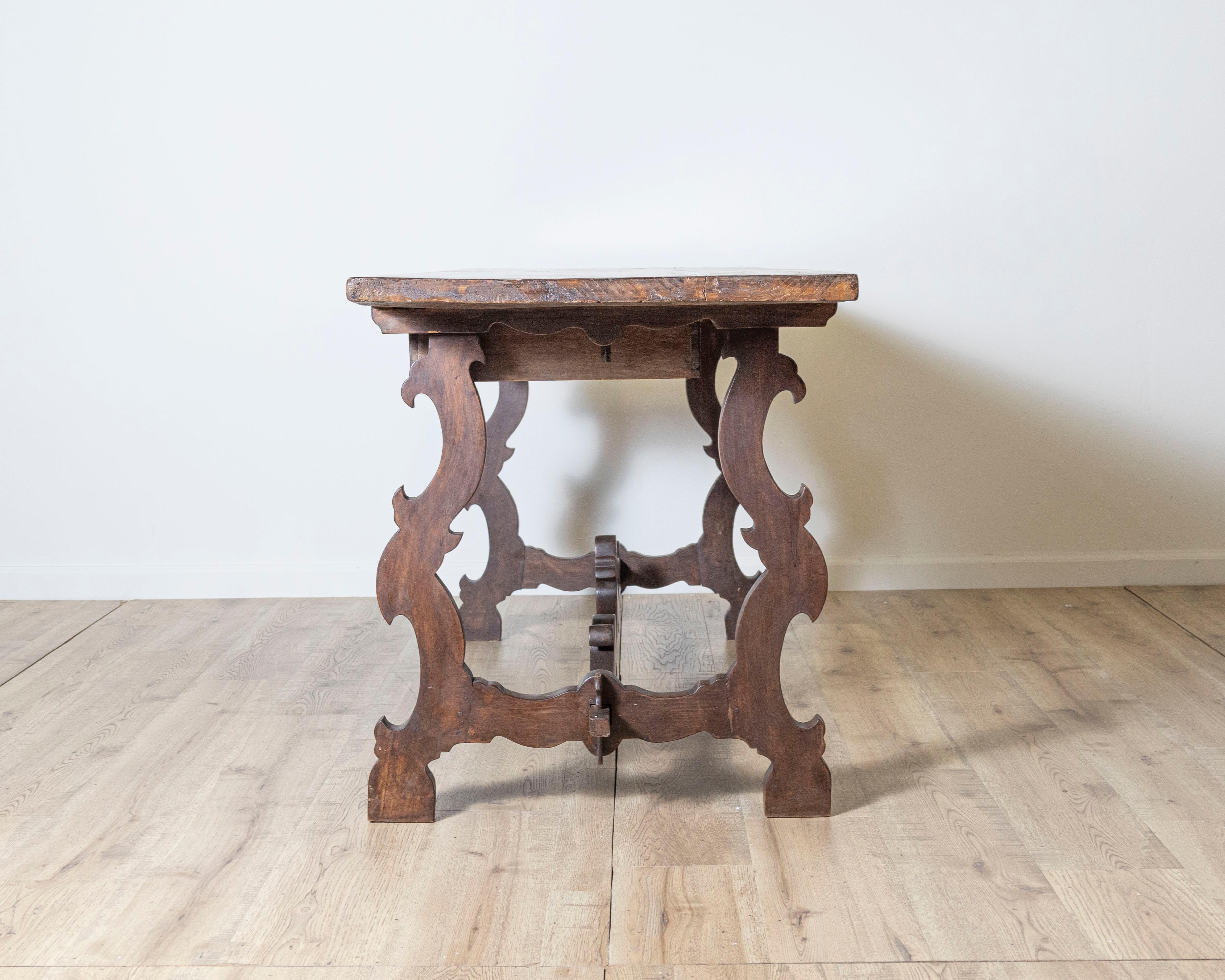 Table Fratino italienne du 18e siècle avec plateau en châtaignier et bas du 19e siècle en vente 2
