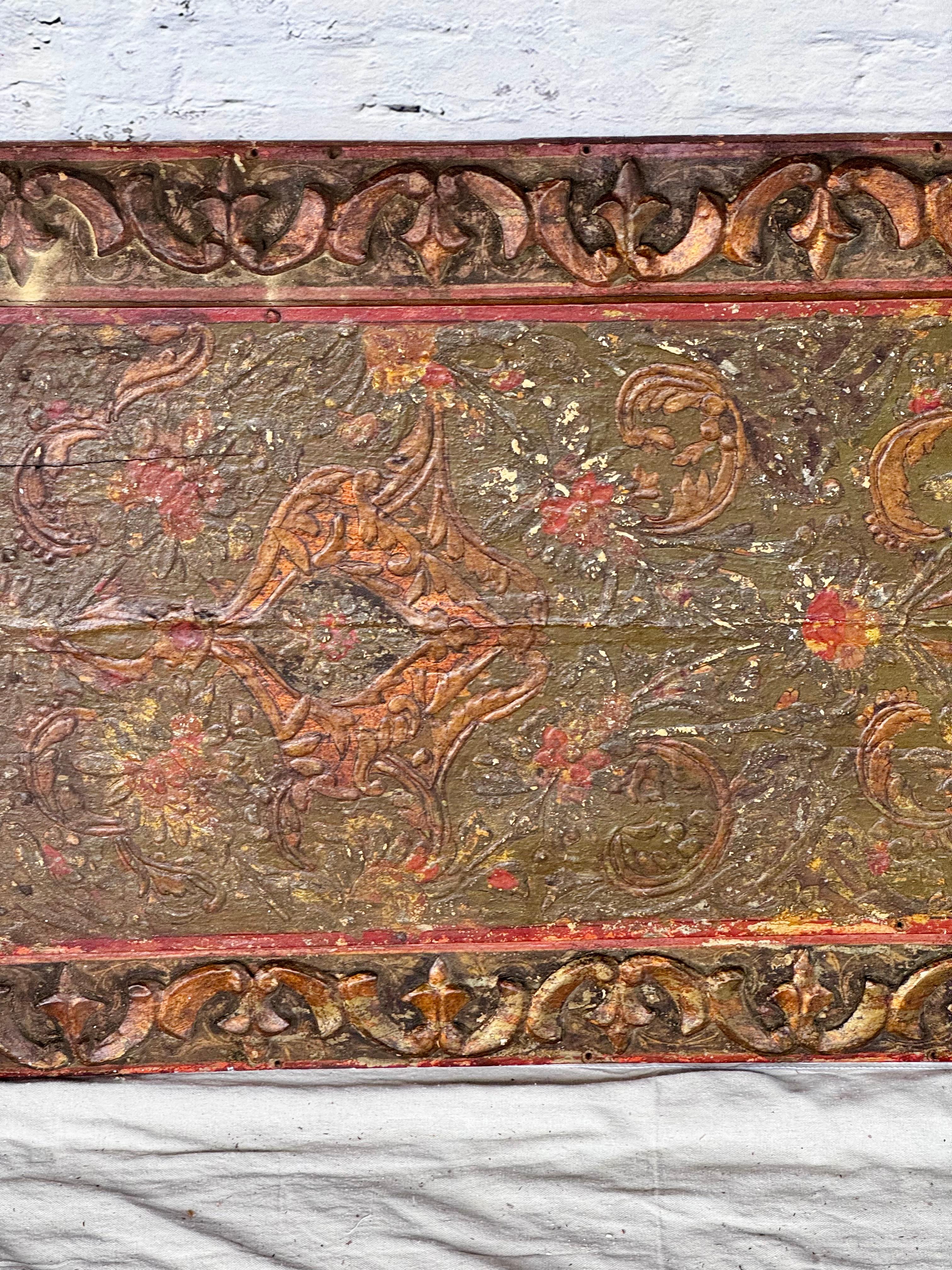 XVIIIe siècle et antérieur Panneau mural italien du 18ème siècle, peint et sculpté en frise  #1 en vente