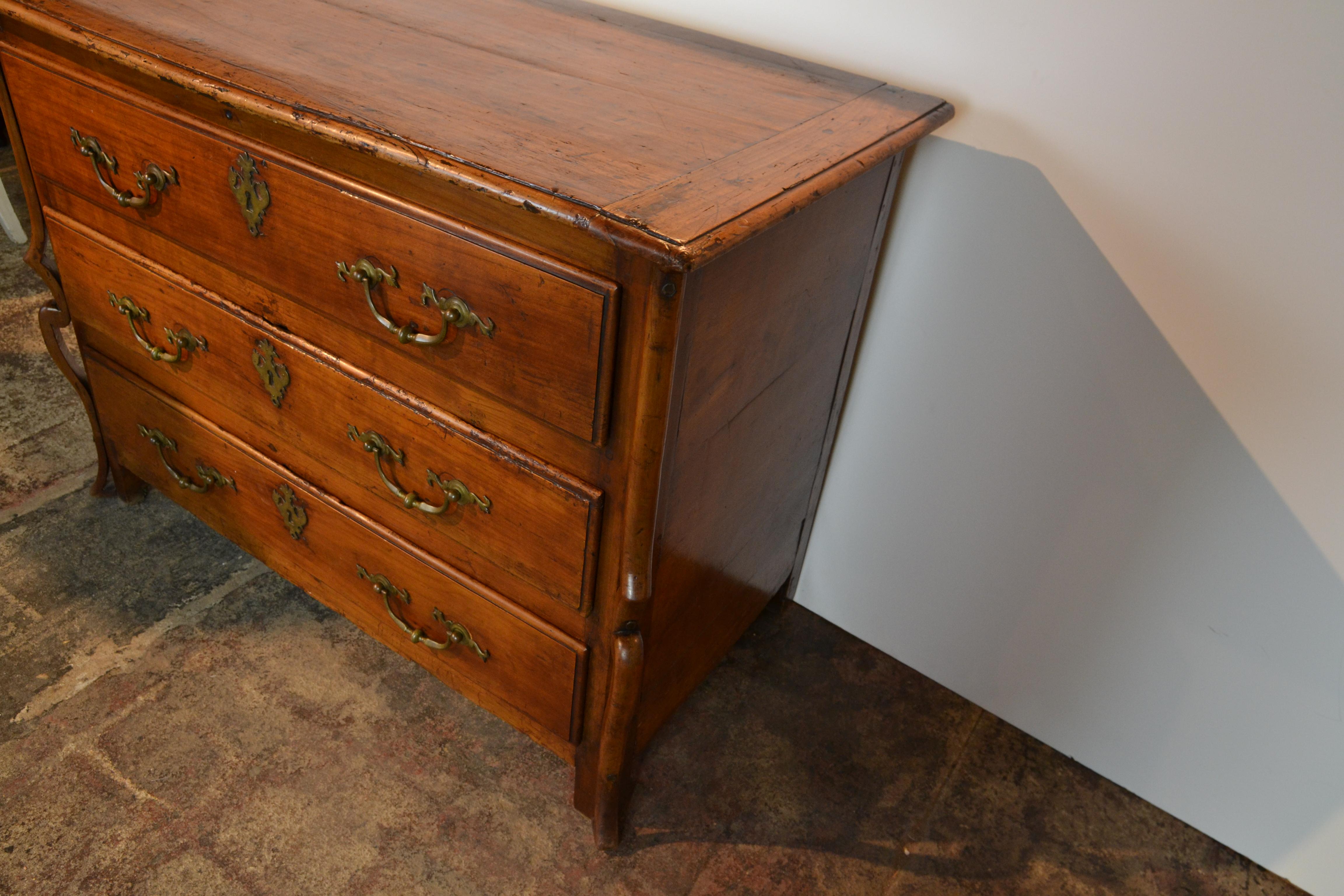 18th Century Italian Fruitwood Chest of Drawers / Commode For Sale 4
