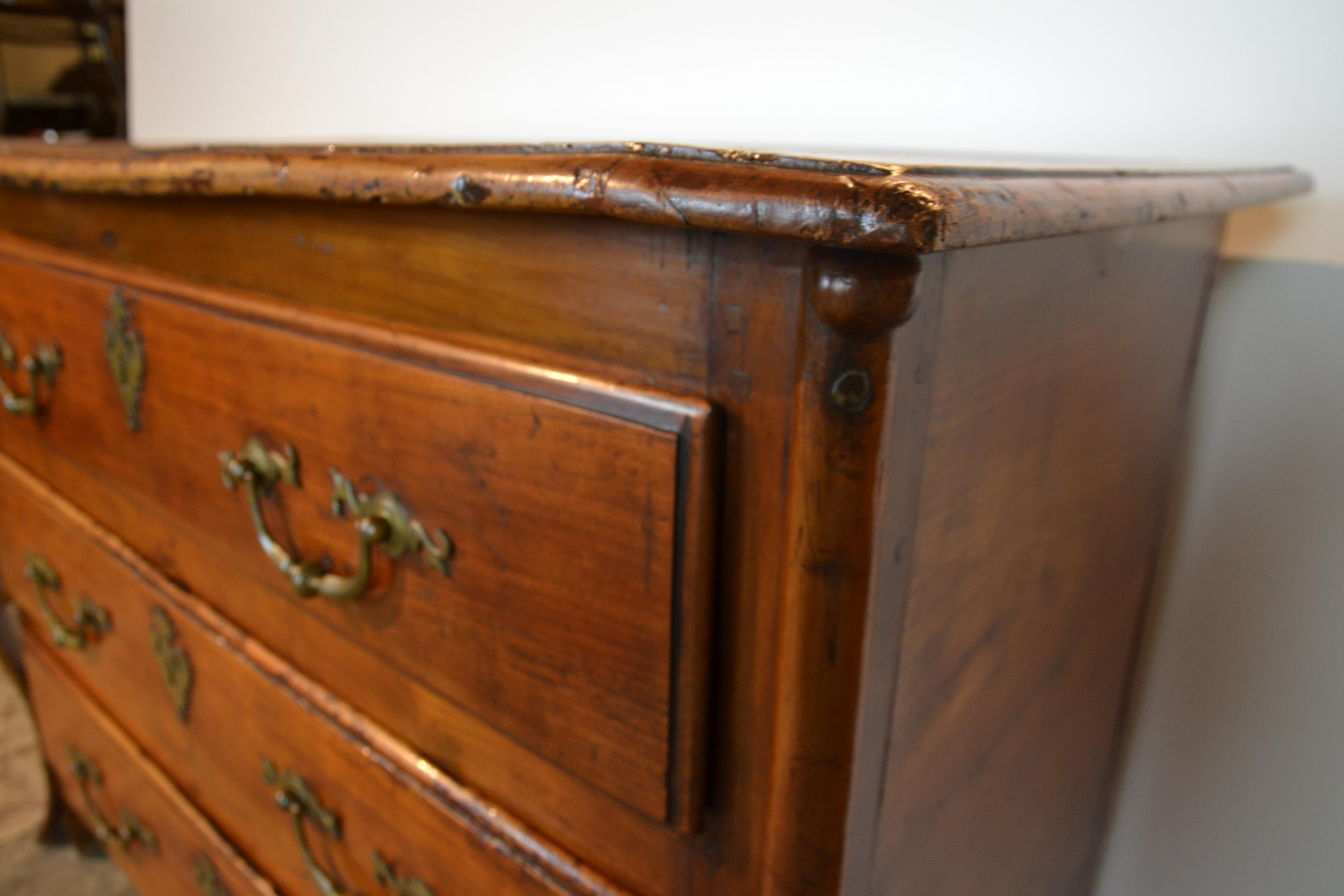 18th Century Italian Fruitwood Chest of Drawers / Commode For Sale 5
