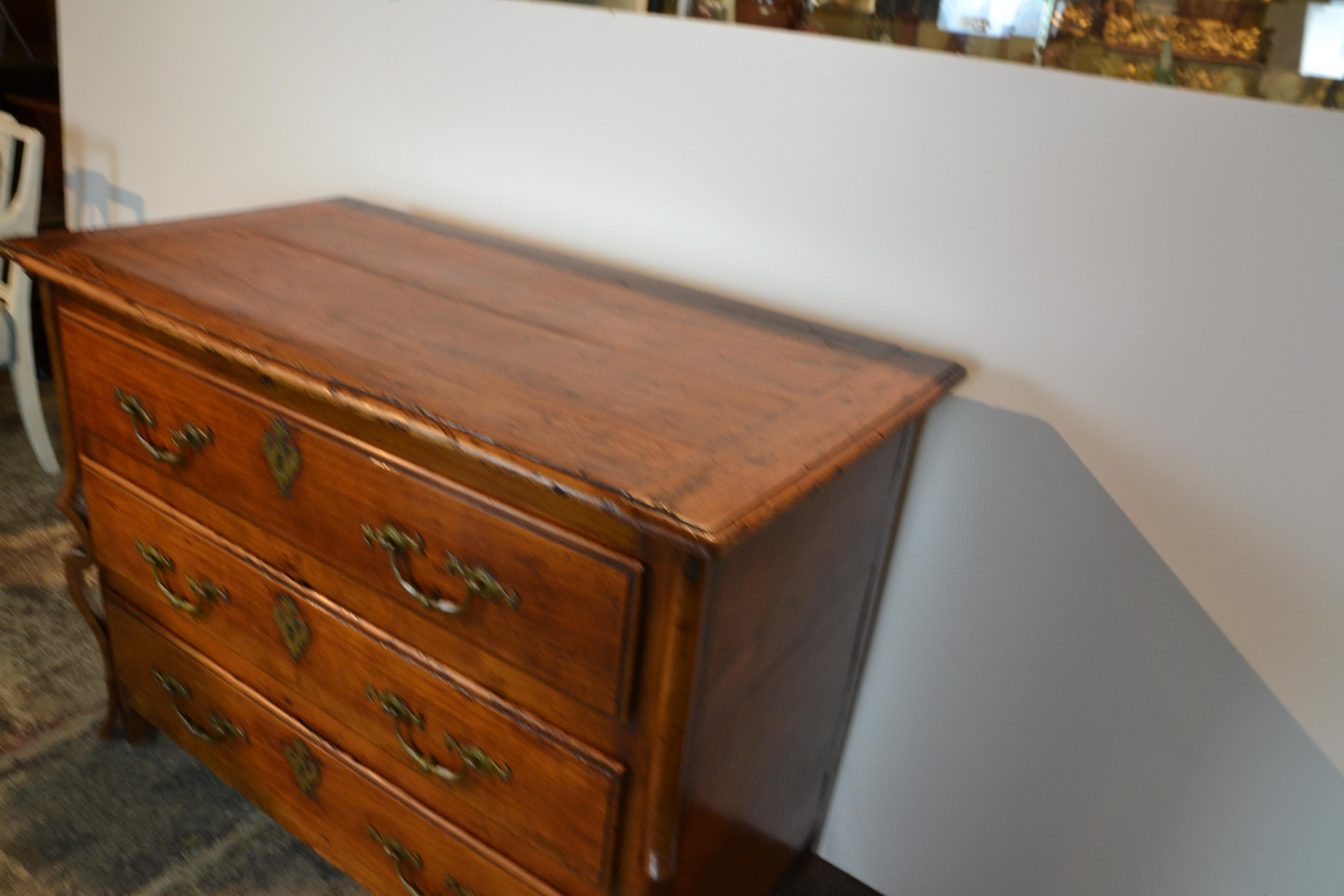 18th Century Italian Fruitwood Chest of Drawers / Commode For Sale 6