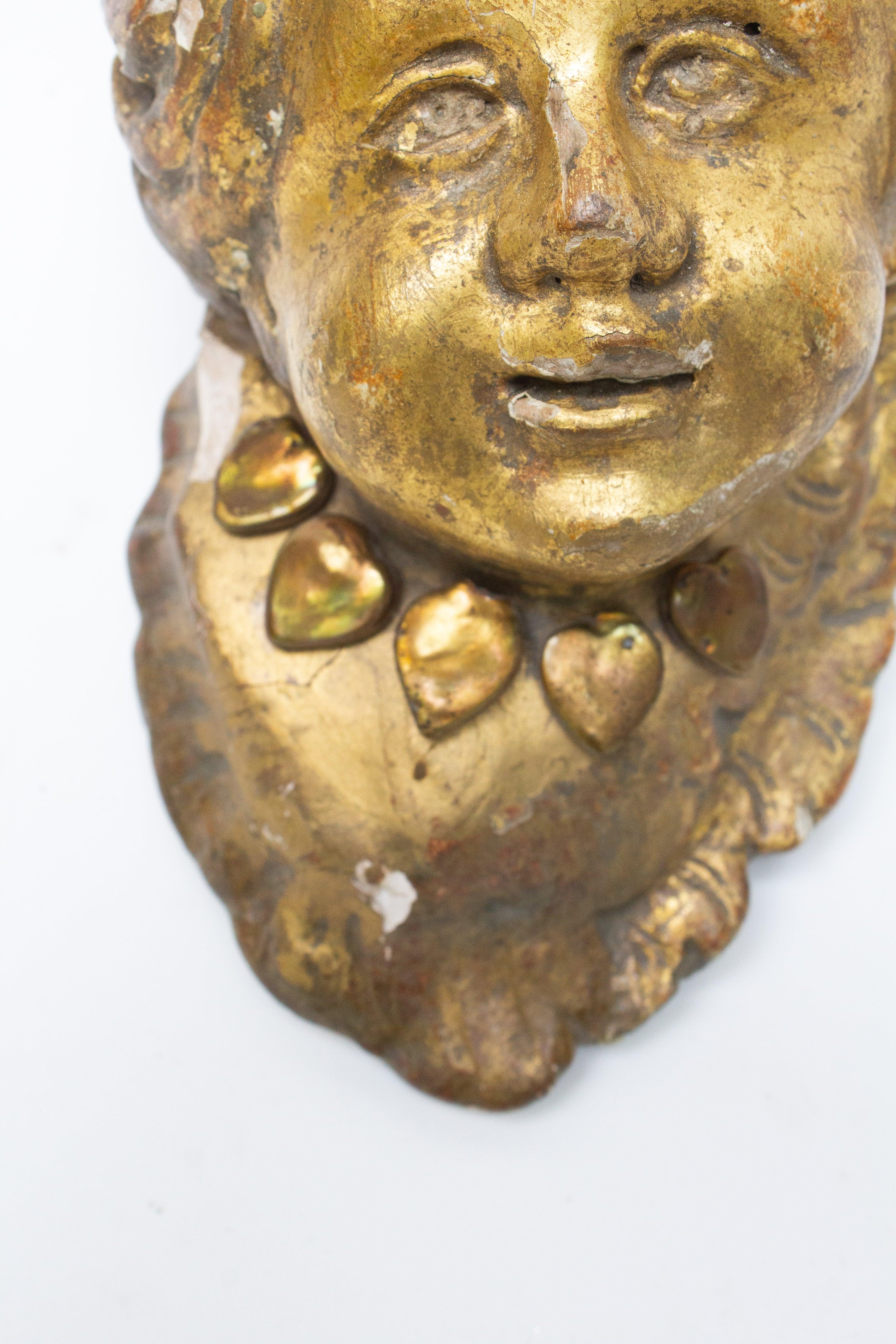 Italienischer vergoldeter Engelskopf aus dem 18. Jahrhundert mit Barockperlen (Handgeschnitzt) im Angebot