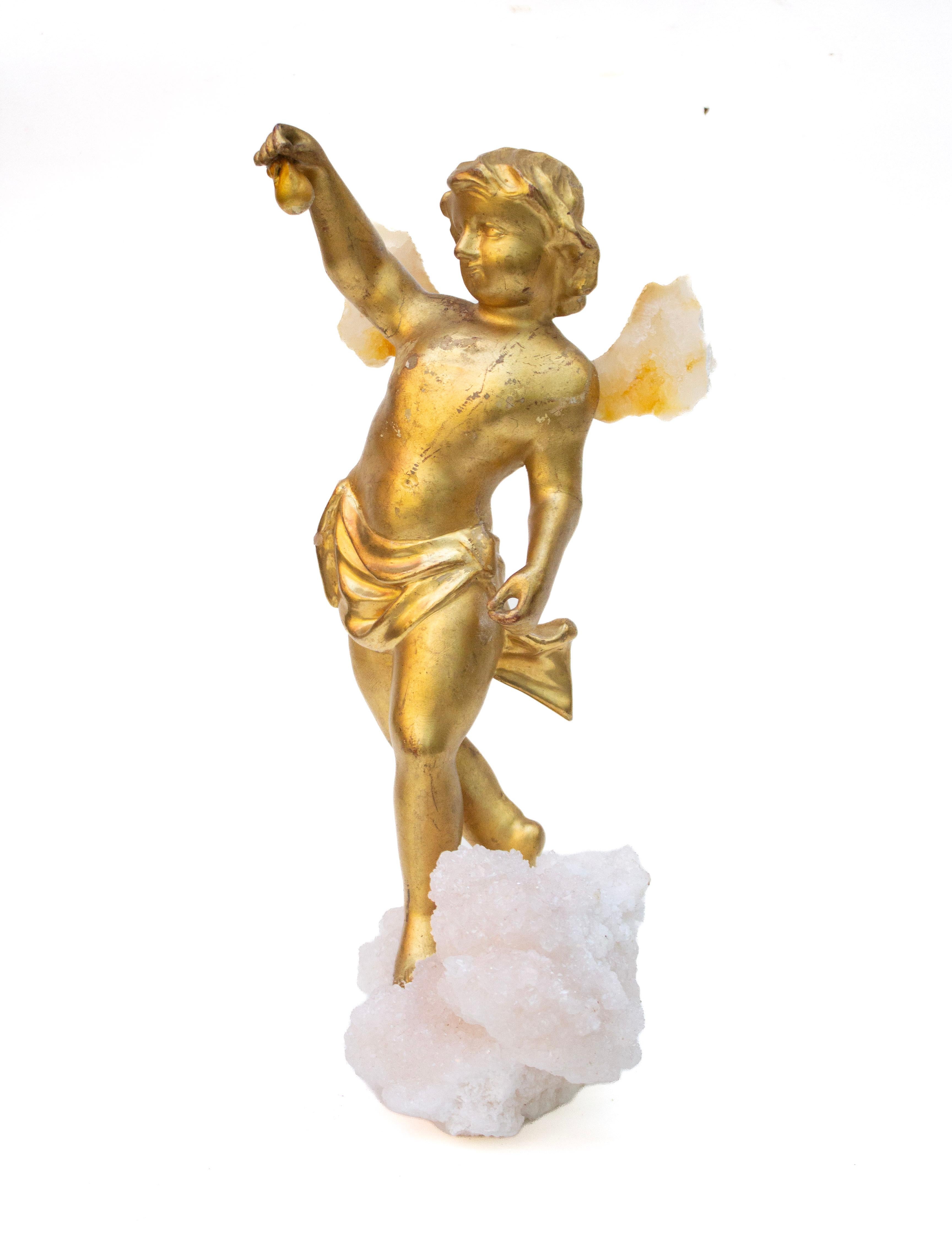 Intagliato a mano 18th Century Italian Gilded Angel with Fossil Agate Wings on Aragonite in vendita