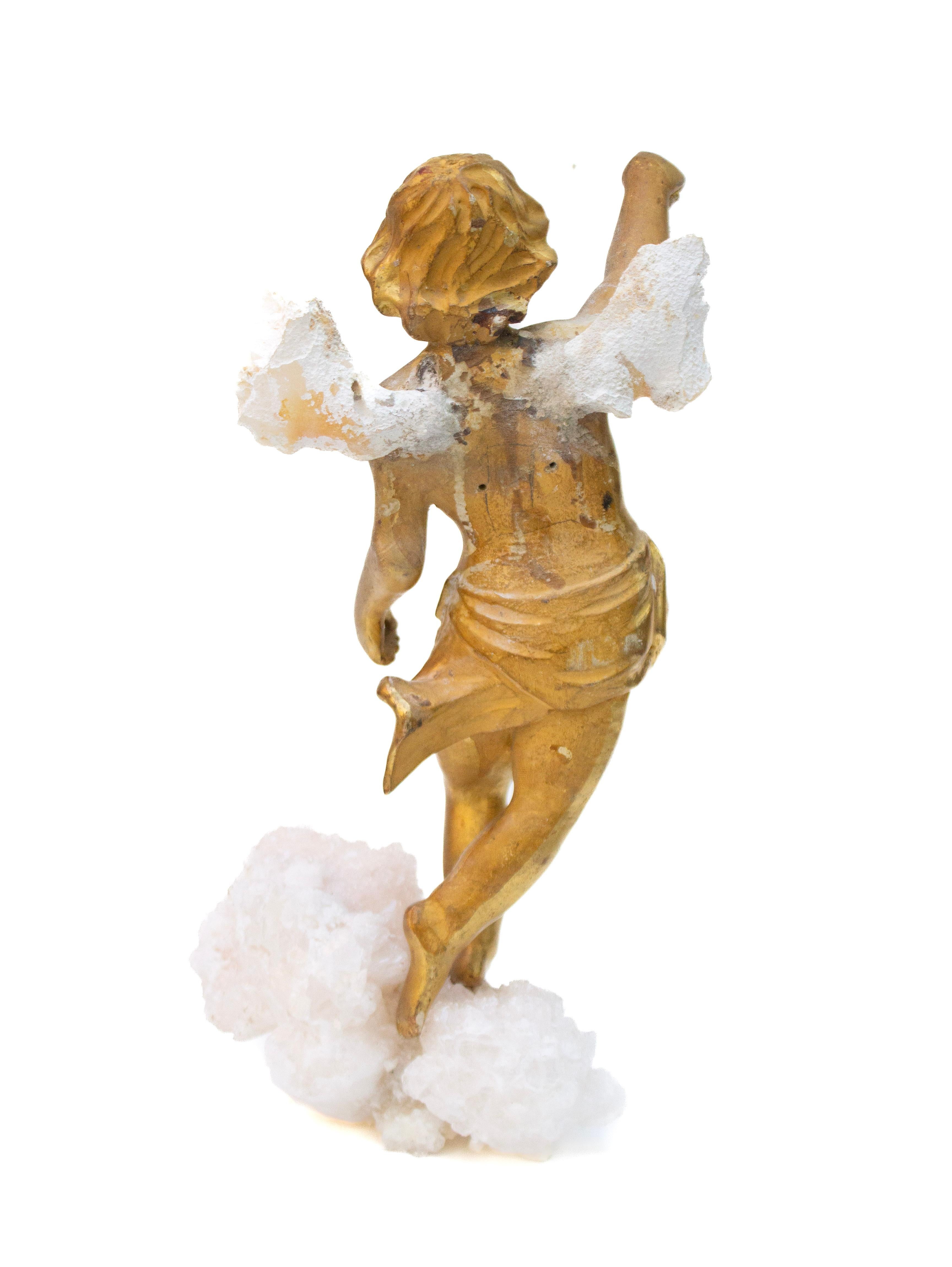 Corallo 18th Century Italian Gilded Angel with Fossil Agate Wings on Aragonite in vendita