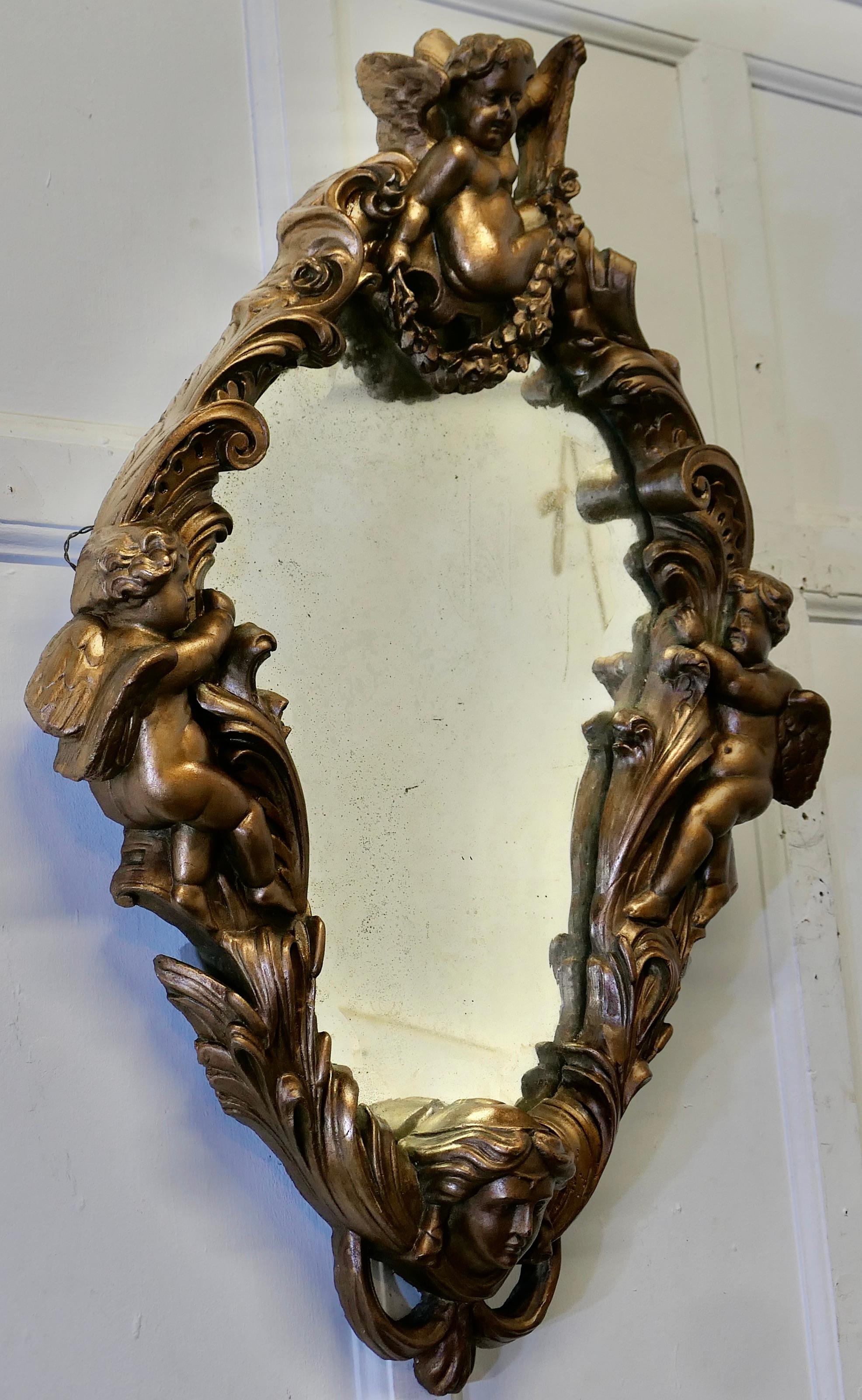 XVIIIe siècle et antérieur Miroir baroque doré italien du 18e siècle  Une trouvaille rare et une pièce étonnante en vente