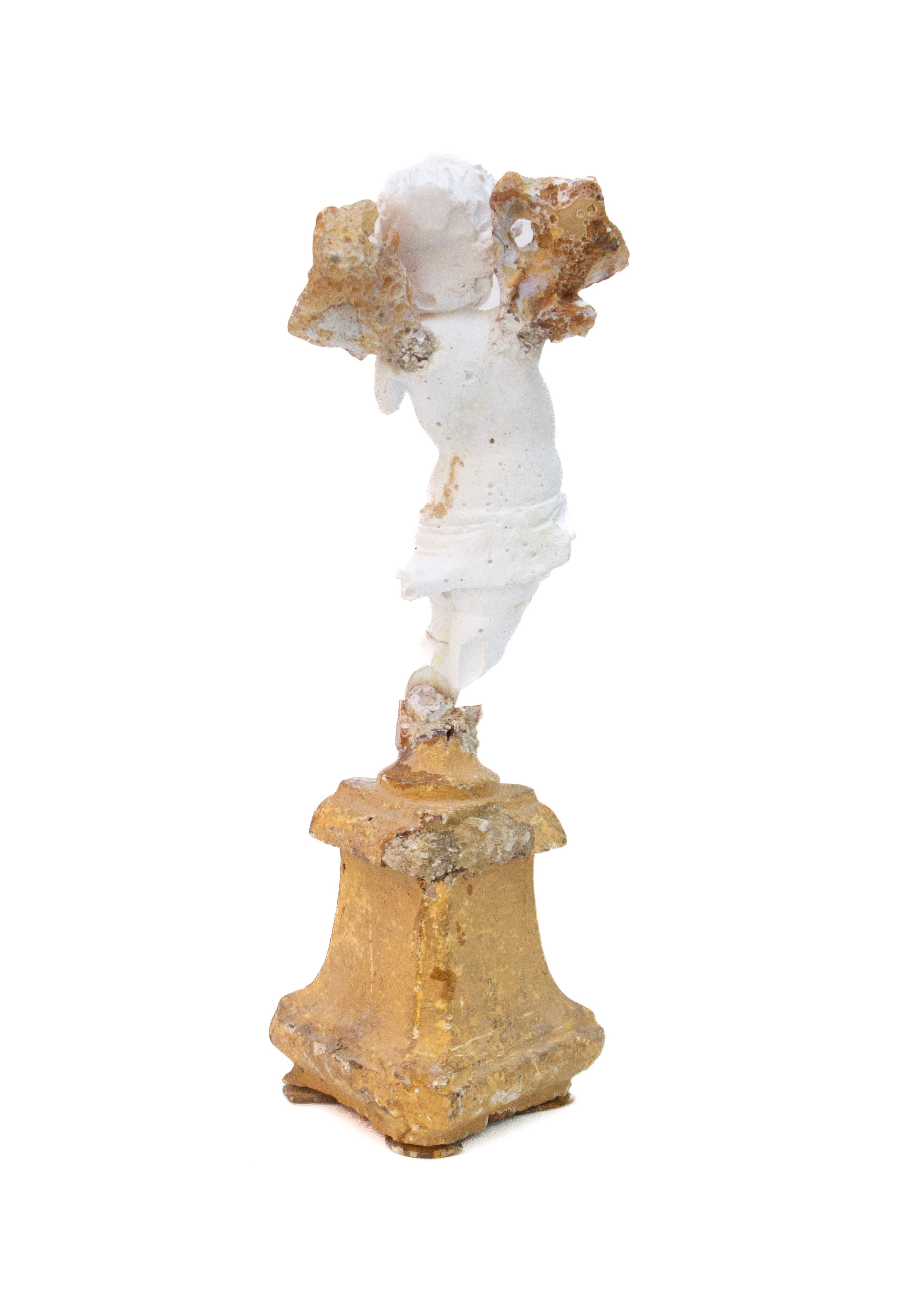 Gold Leaf 18th Century Italian Gilded Base with Plaster Cherub and Polished Agate Coral For Sale