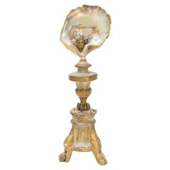 Candelero dorado italiano del siglo XVIII con conchas nacaradas y doradas