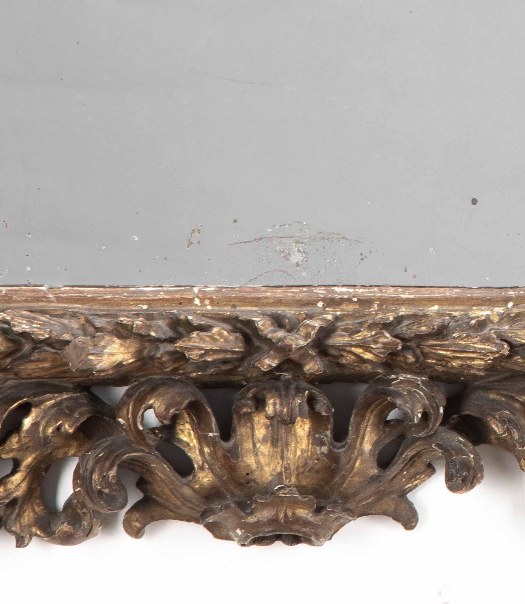 Miroir italien du 18e siècle en bois sculpté et doré Bon état - En vente à Gloucestershire, GB