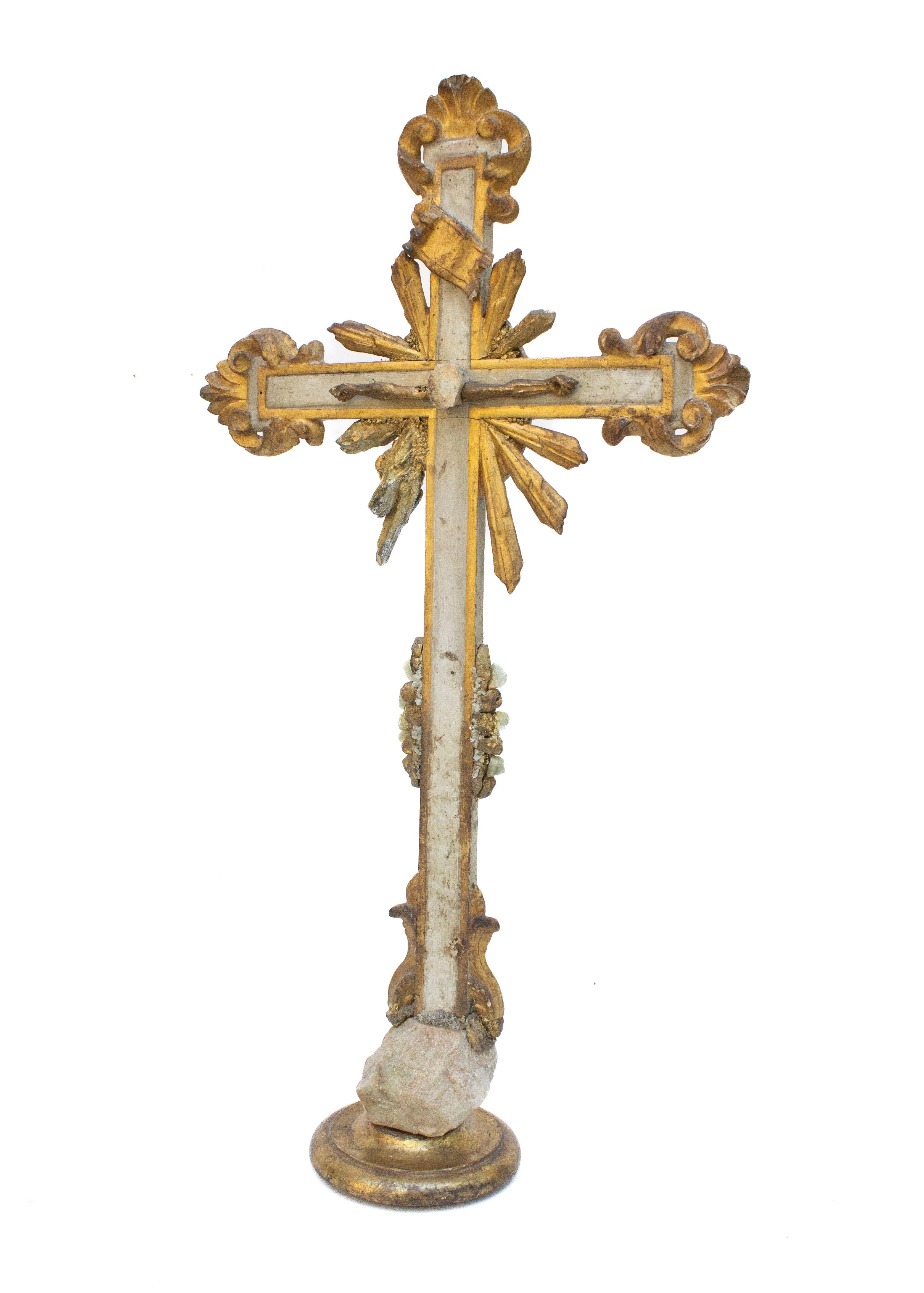 Cristallo di rocca Croce e braccia di Cristo dorate del XVIII secolo con acquamarina in vendita